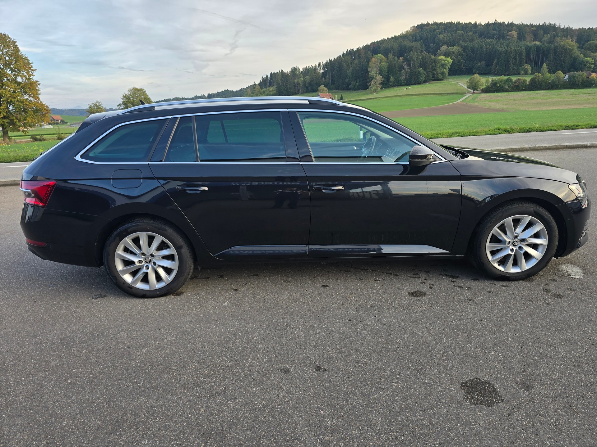SKODA Superb Combi 2.0 TDi Style 4x4 DSG*TOP-ZUSTAND*Frsch ab MFK"Frisch ab Service**Anhängerkupplung-image-4