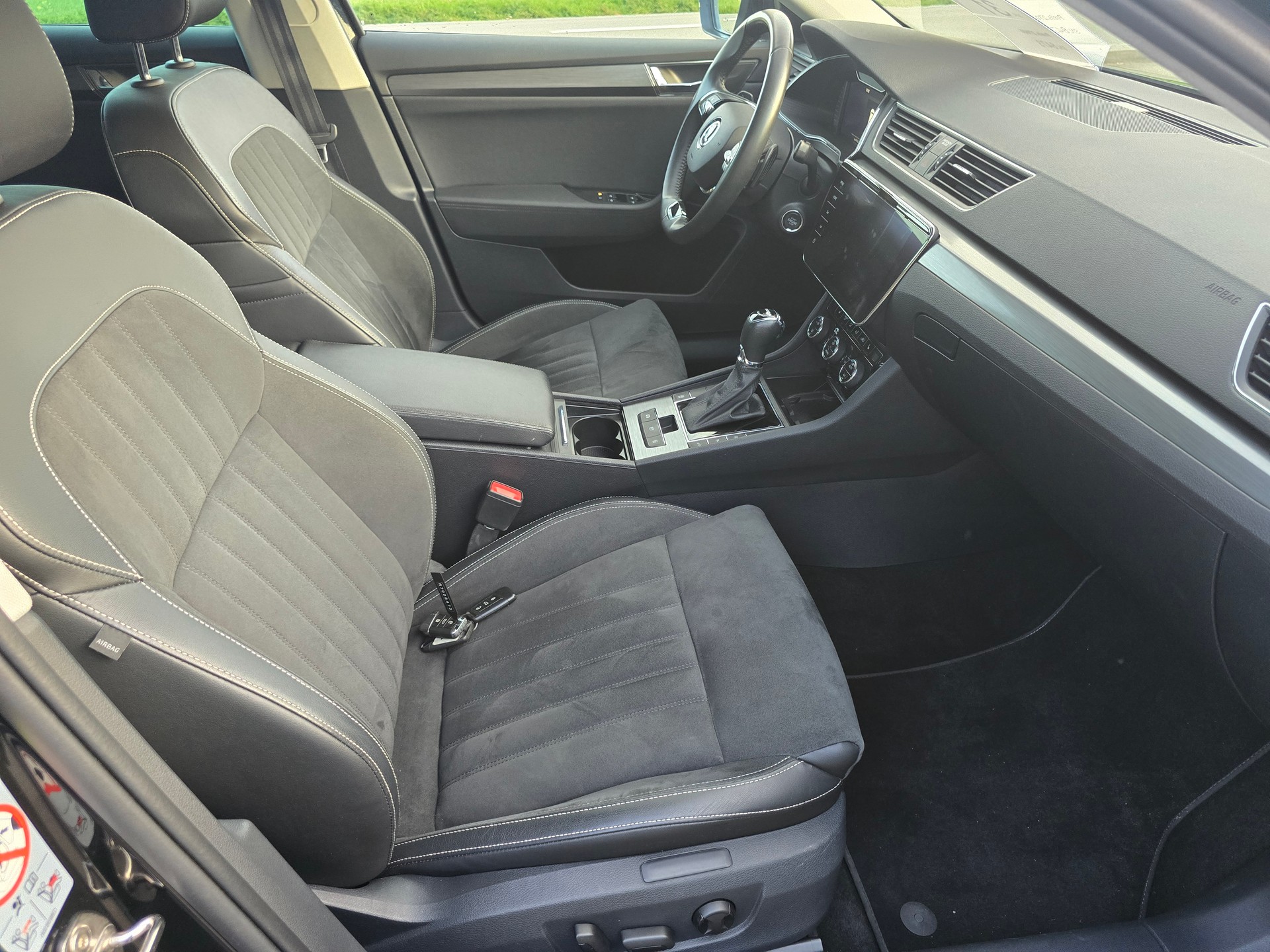 SKODA Superb Combi 2.0 TDi Style 4x4 DSG*TOP-ZUSTAND*Frsch ab MFK"Frisch ab Service**Anhängerkupplung-image-8