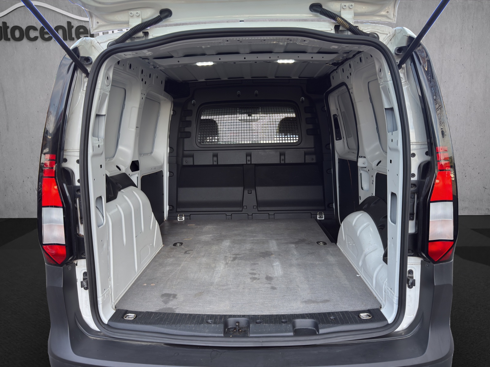 VW Caddy Cargo 2.0TDI-image-15