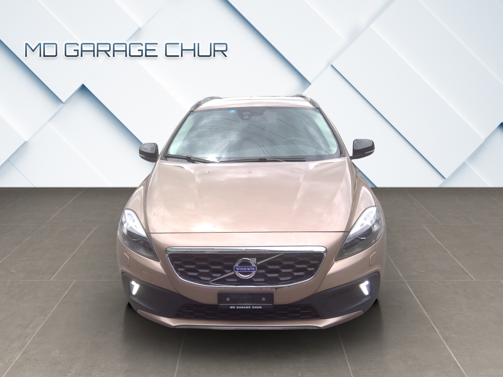 VOLVO V40 Cross Country T4 2.0 AWD Momentum Geartronic-image-0