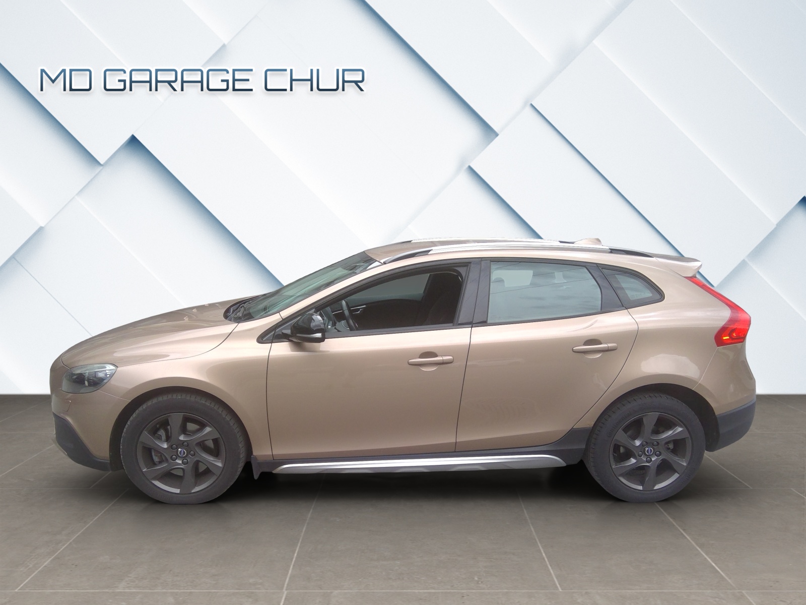 VOLVO V40 Cross Country T4 2.0 AWD Momentum Geartronic-image-2