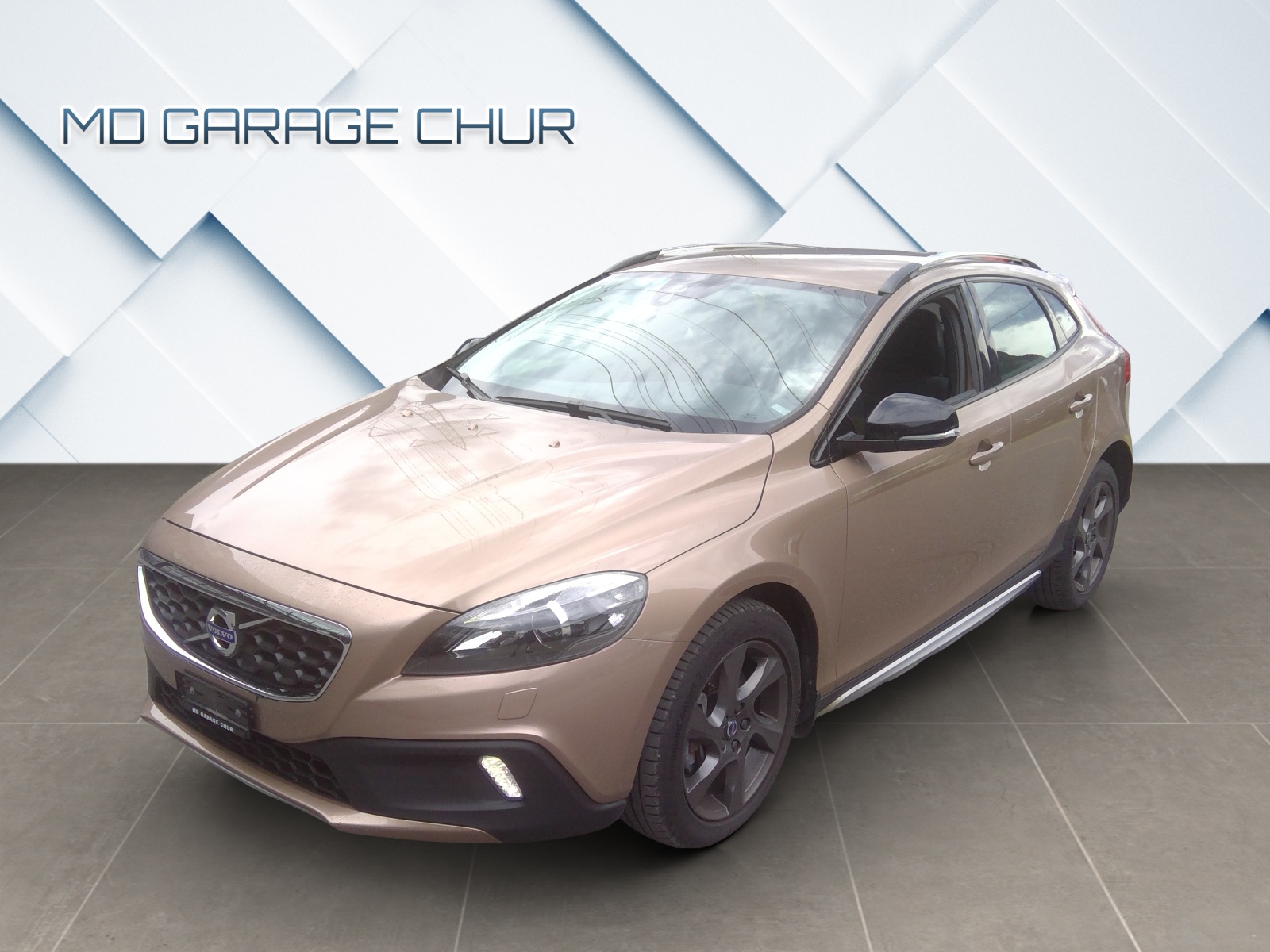 VOLVO V40 Cross Country T4 2.0 AWD Momentum Geartronic-image-1