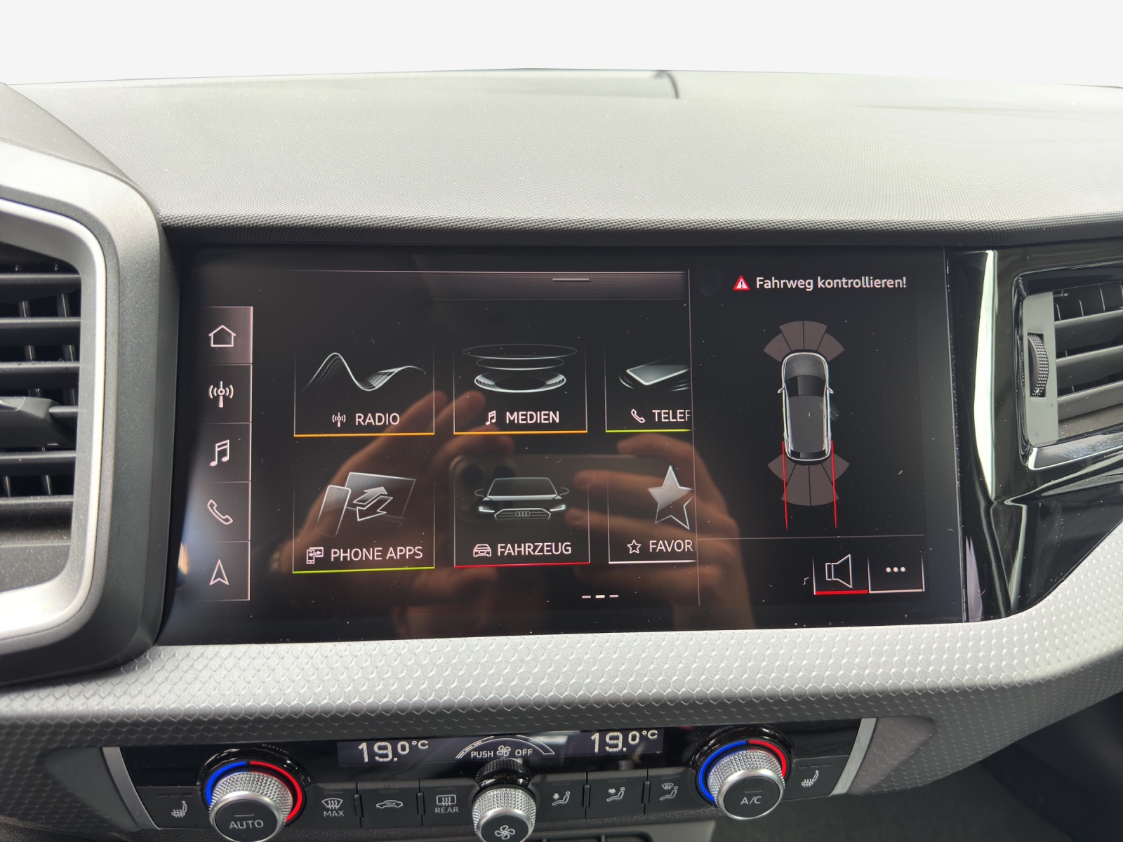 AUDI A1 Sportback 30 TFSI Attraction S-tronic-image-14