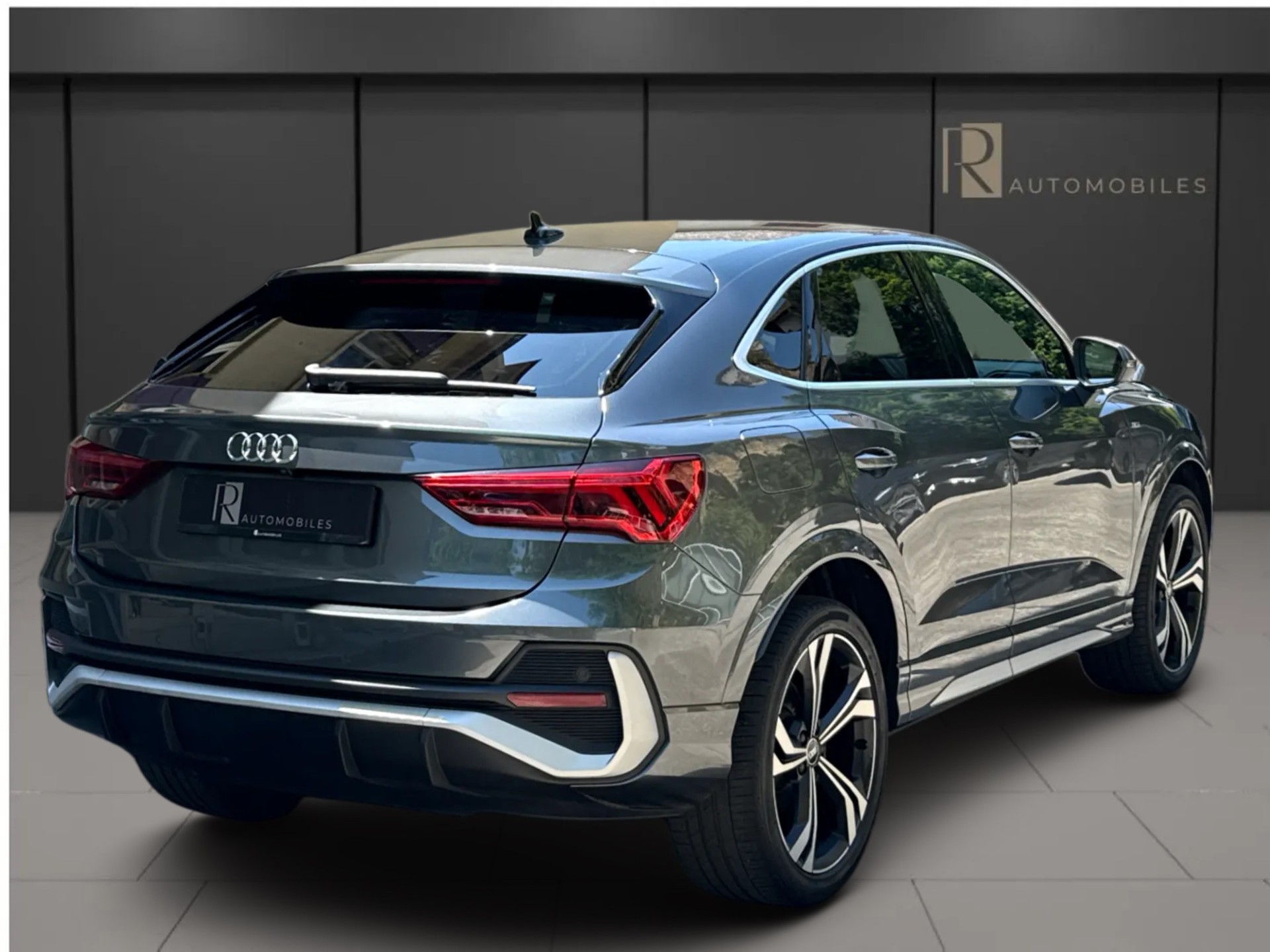 AUDI Q3 Sportback 35 TFSI Attraction S-tronic-image-5