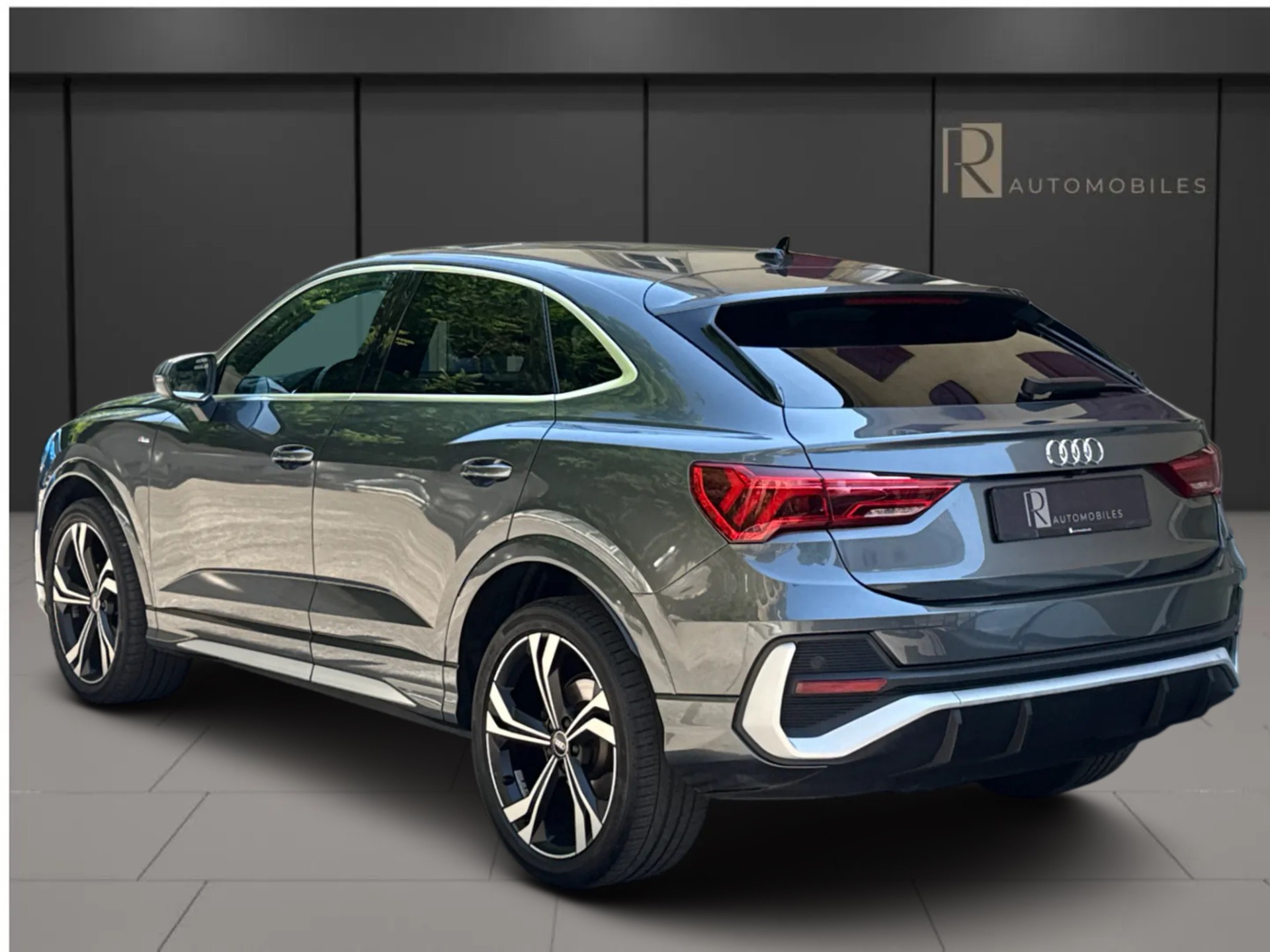 AUDI Q3 Sportback 35 TFSI Attraction S-tronic-image-4