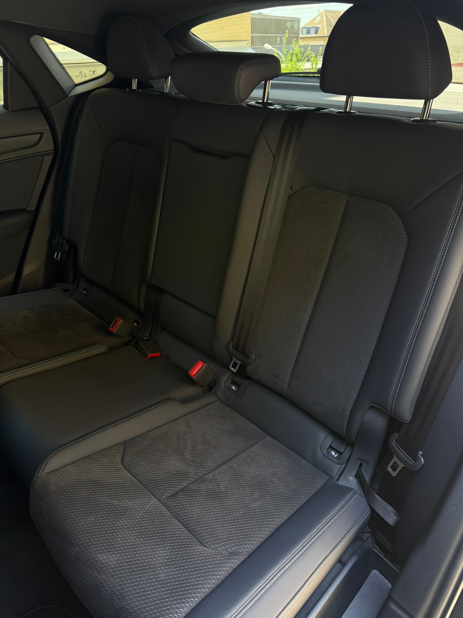 AUDI Q3 Sportback 35 TFSI Attraction S-tronic-image-10