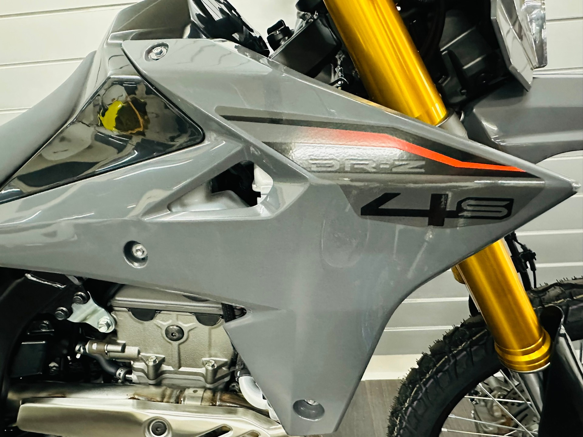 SUZUKI DR-Z4S / DR-Z 400-showroom-element-1