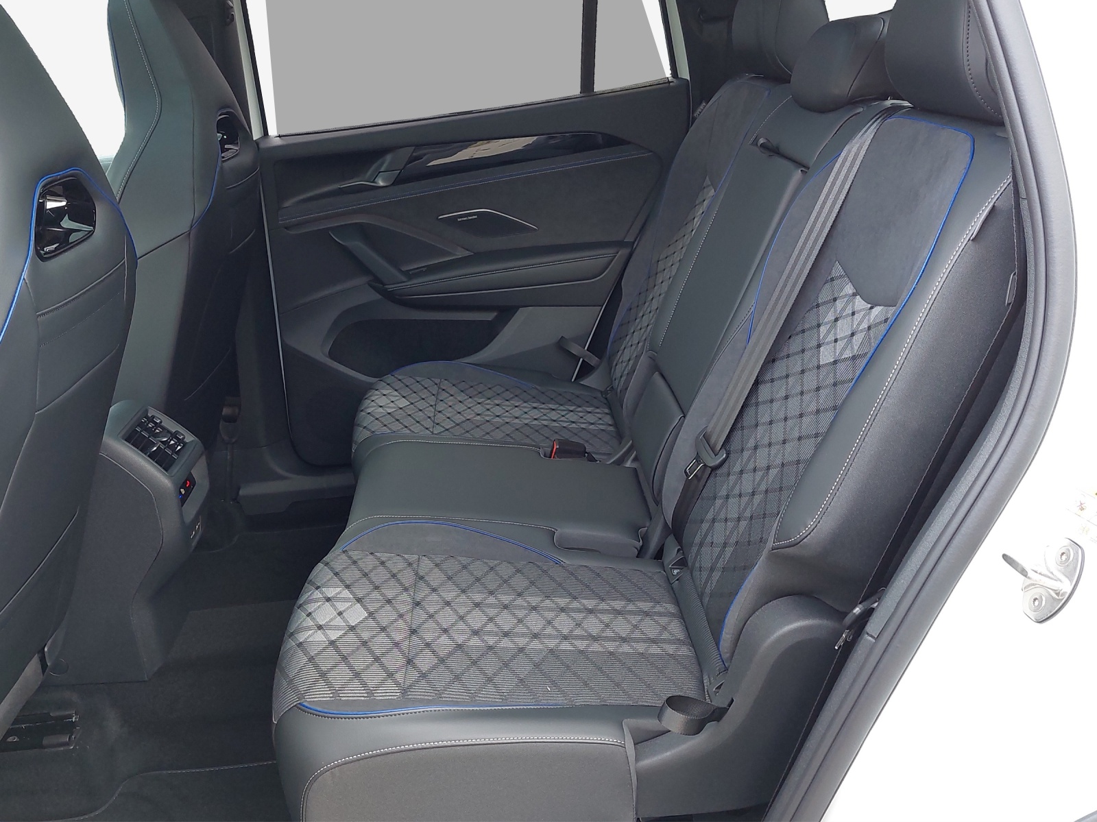 VW Tayron 2.0 TSI R-Line Plus DSG 4Motion-image-11