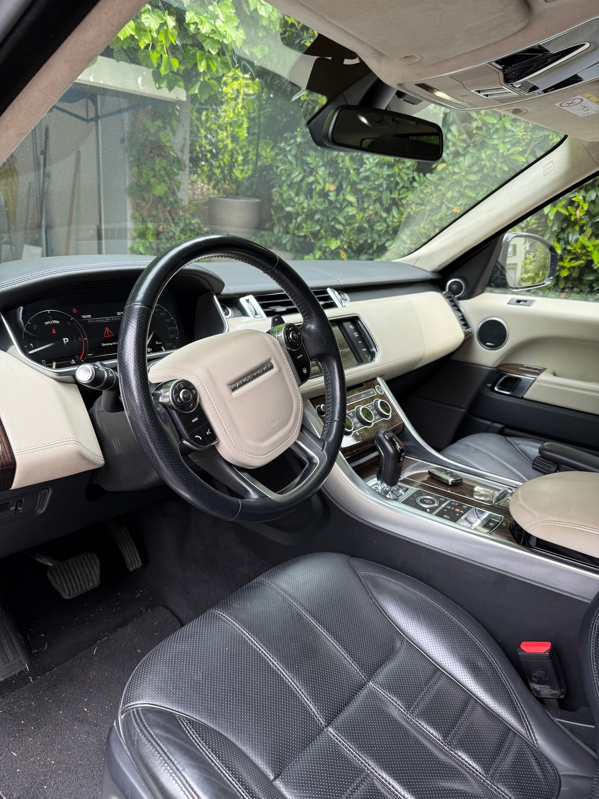 LAND ROVER 3.0 SDV6 Autobiography-image-4