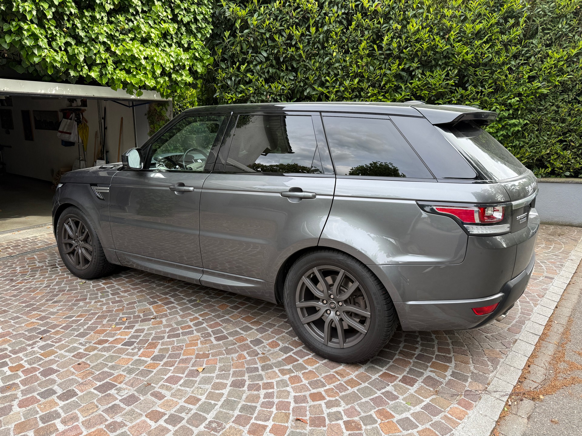 LAND ROVER 3.0 SDV6 Autobiography-image-1