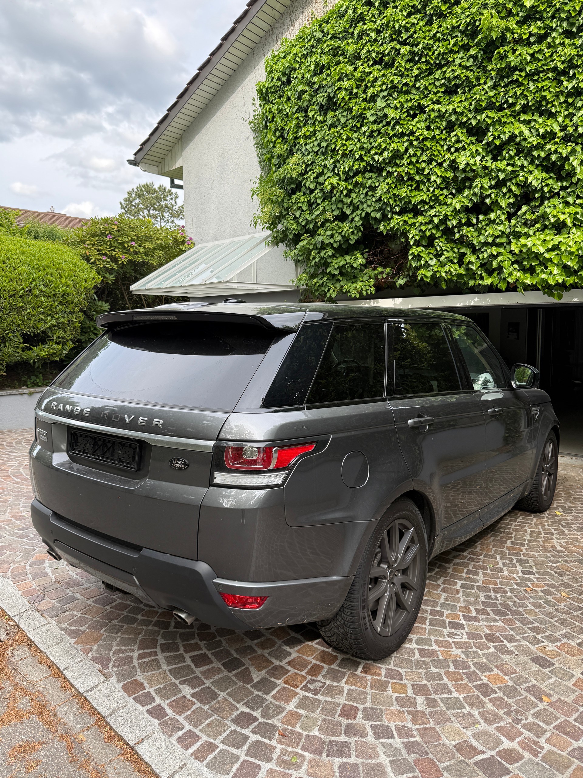 LAND ROVER 3.0 SDV6 Autobiography-image-2