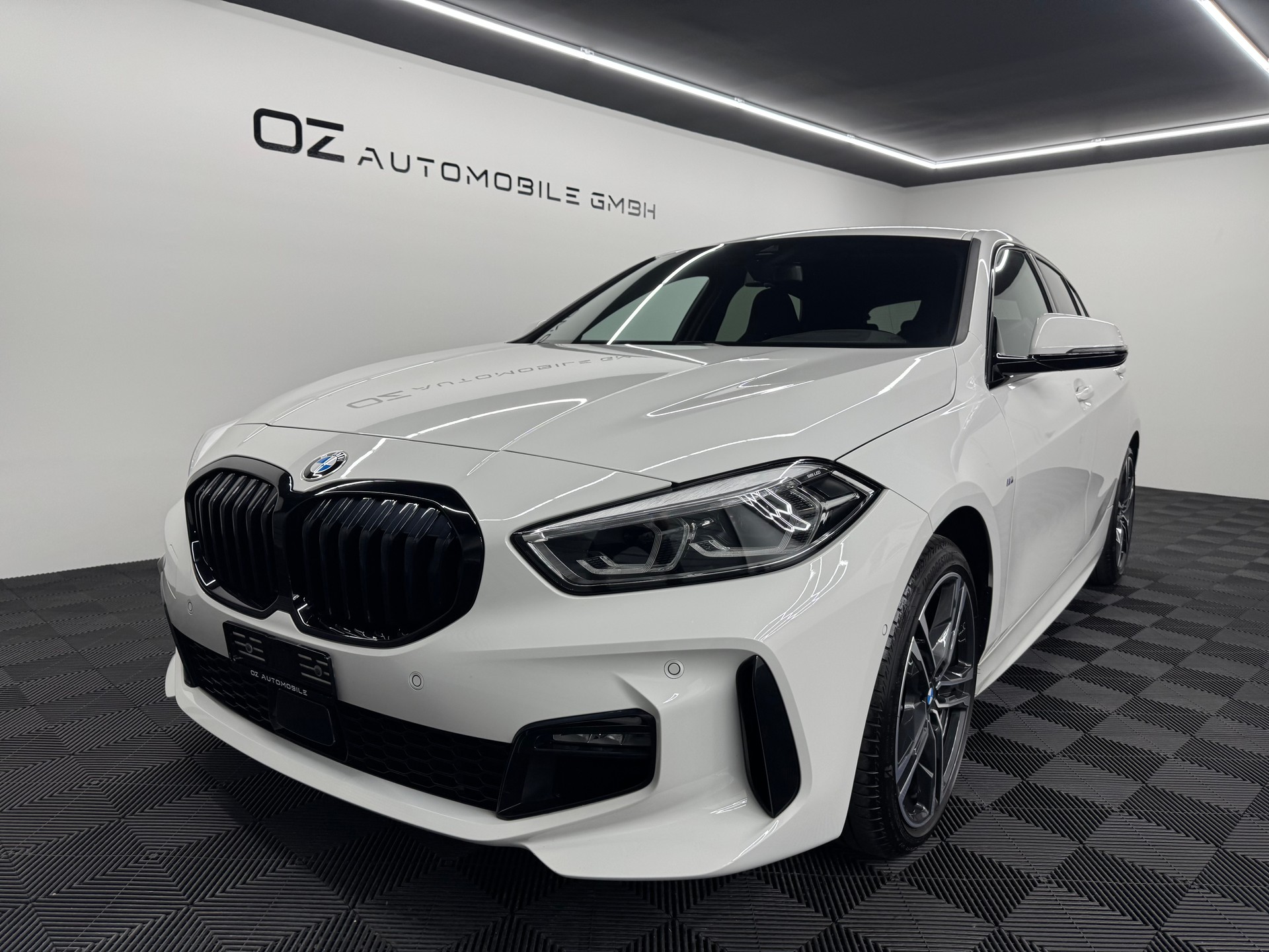 BMW 120d xDrive Steptronic M Sport-image-1