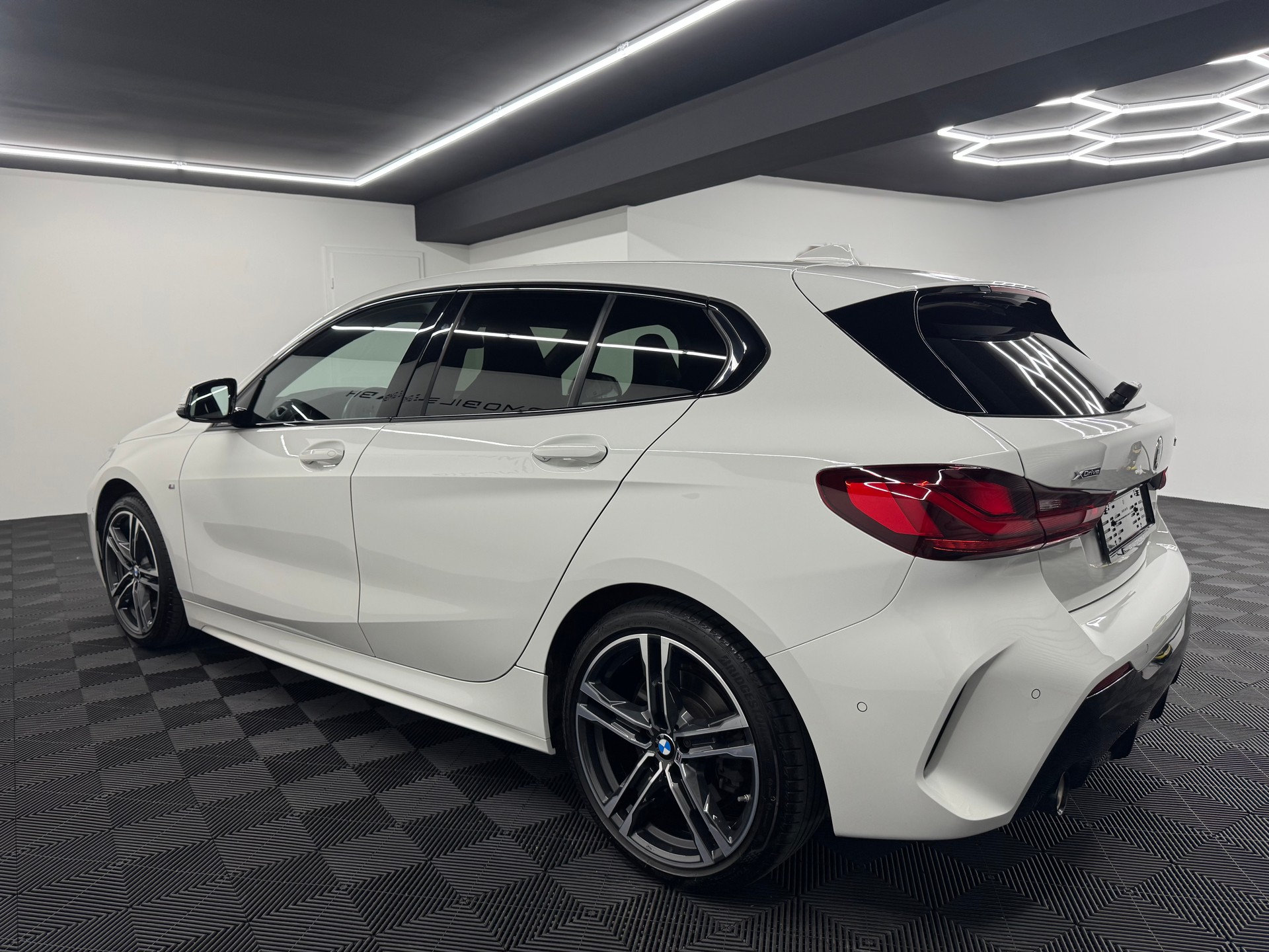 BMW 120d xDrive Steptronic M Sport-image-4