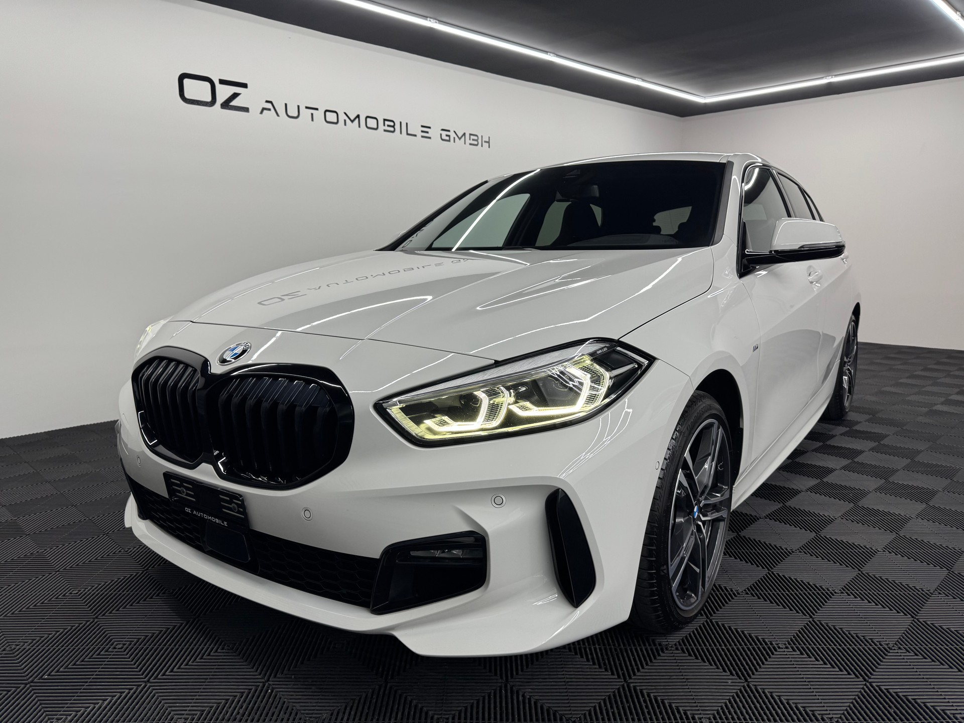 BMW 120d xDrive Steptronic M Sport-image-2
