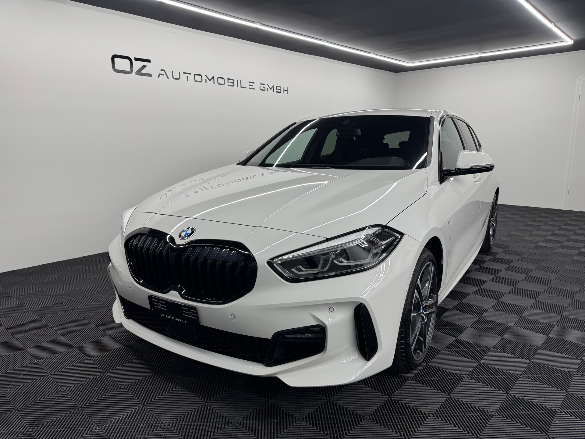 BMW 120d xDrive Steptronic M Sport-image-0