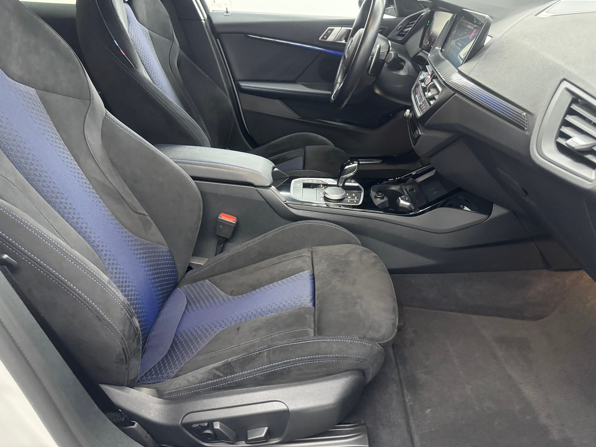 BMW 120d xDrive Steptronic M Sport-image-12