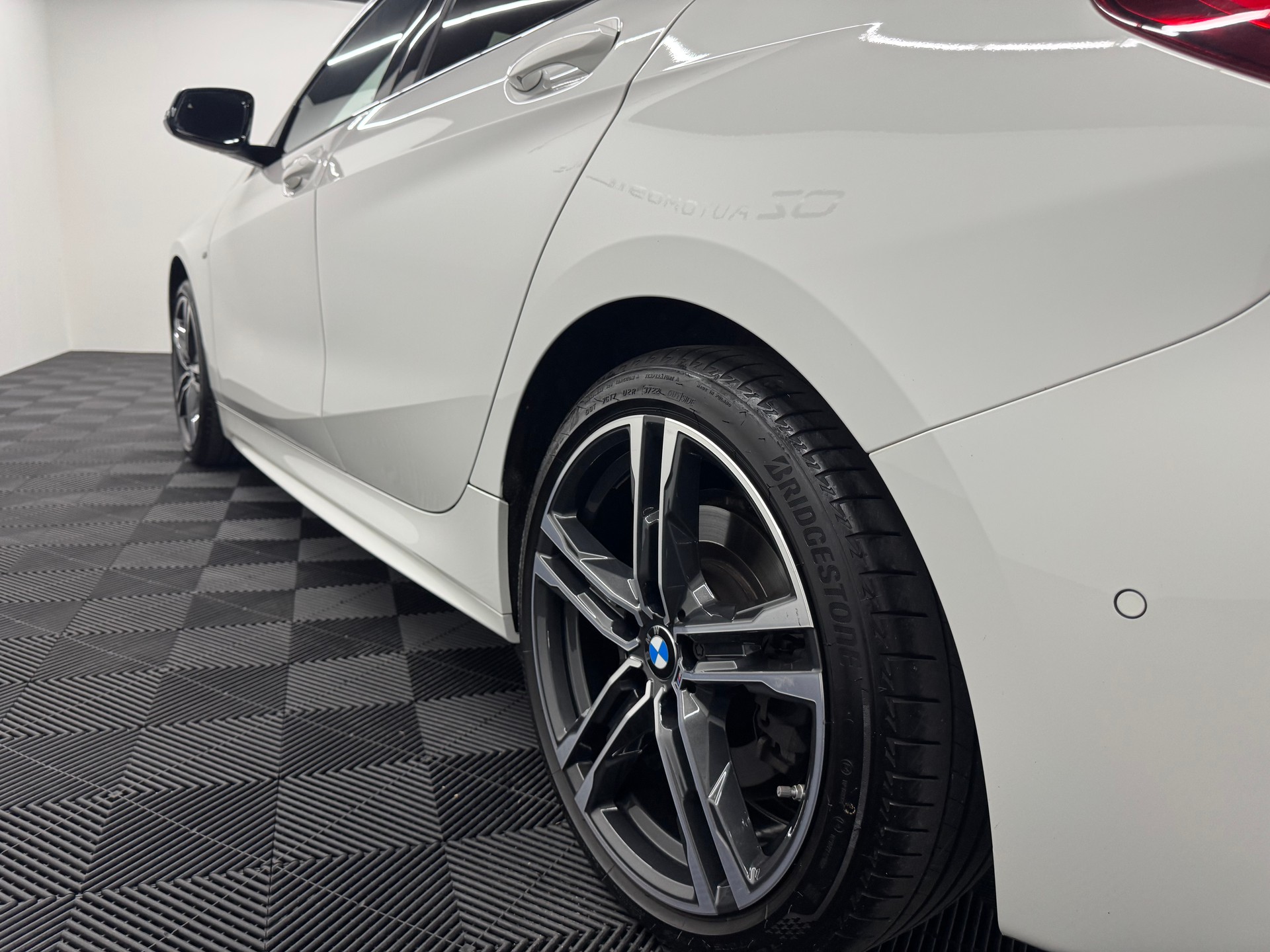 BMW 120d xDrive Steptronic M Sport-image-11