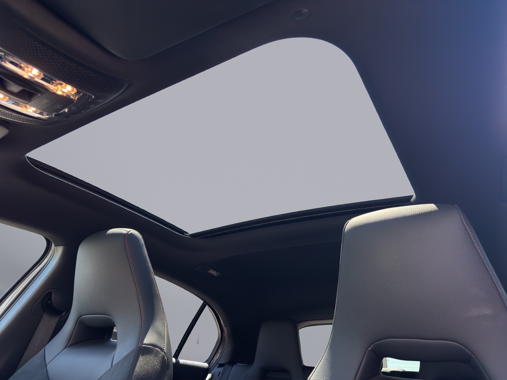 MERCEDES-BENZ A 180 Night Star AMG Line-image-19
