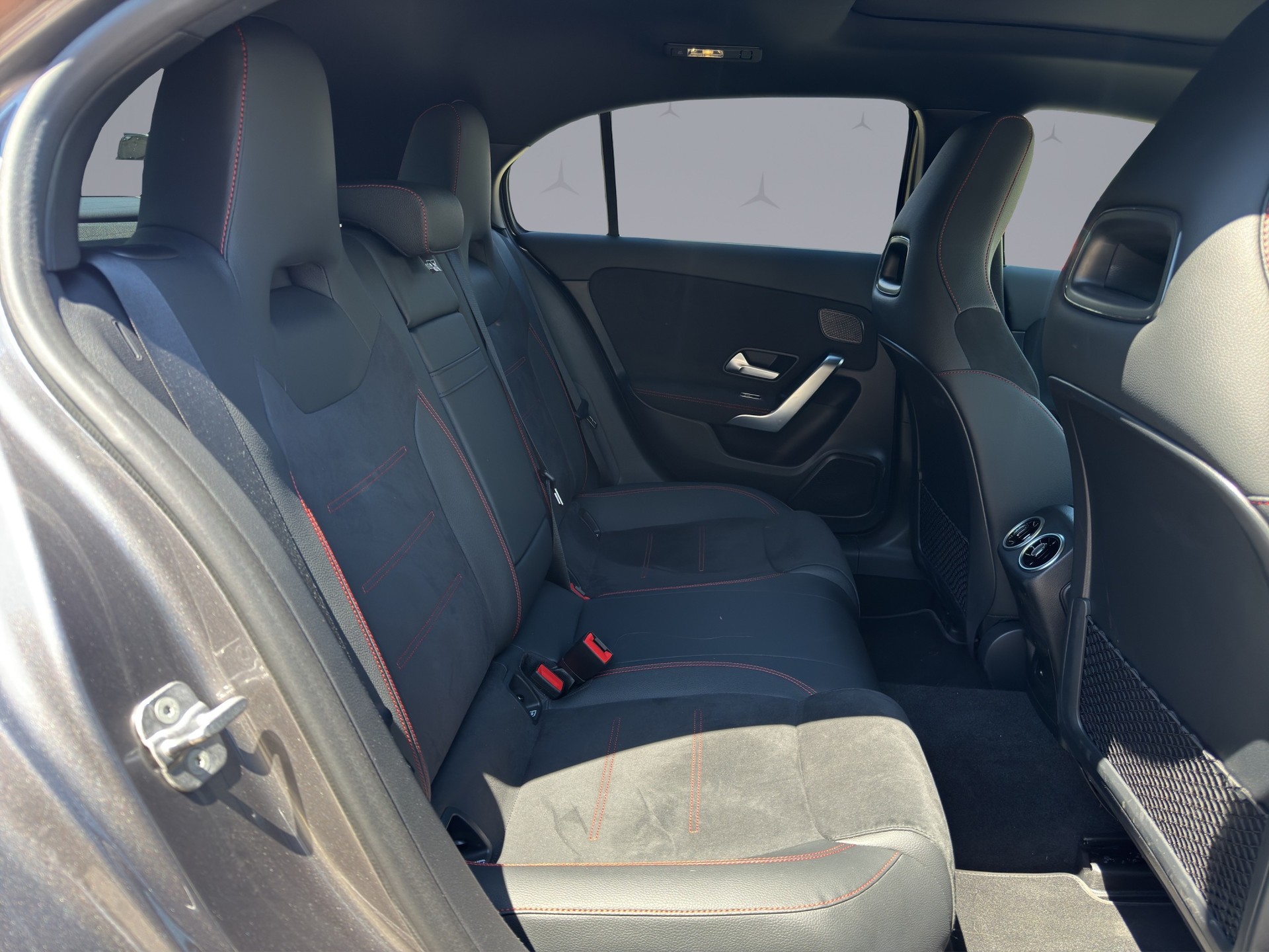 MERCEDES-BENZ A 180 Night Star AMG Line-image-17
