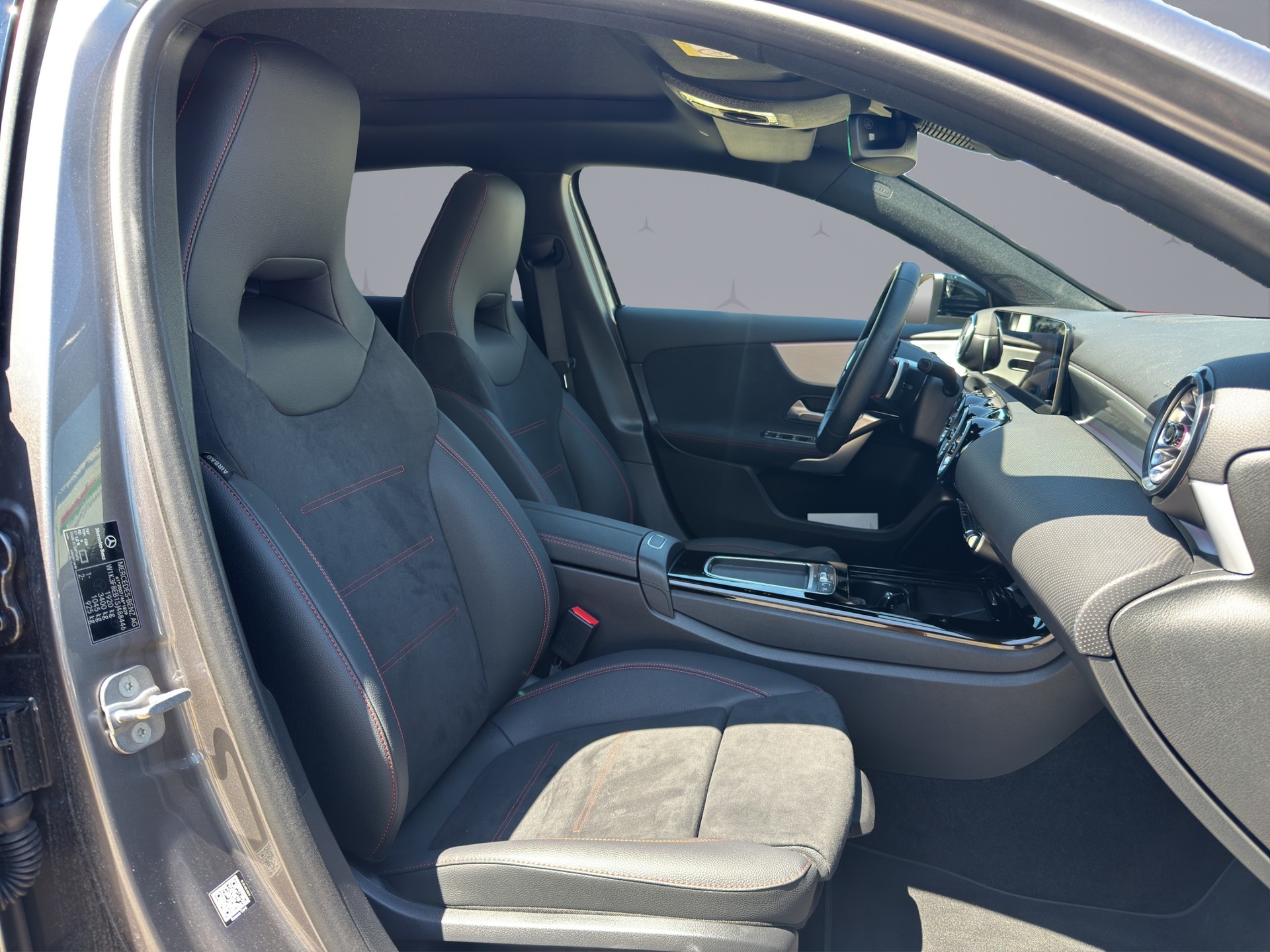 MERCEDES-BENZ A 180 Night Star AMG Line-image-16