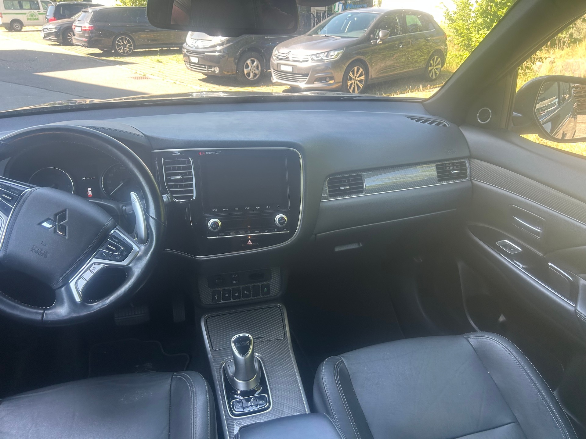 MITSUBISHI Outlander 2.4 PHEV Value 4WD Automatic-image-9