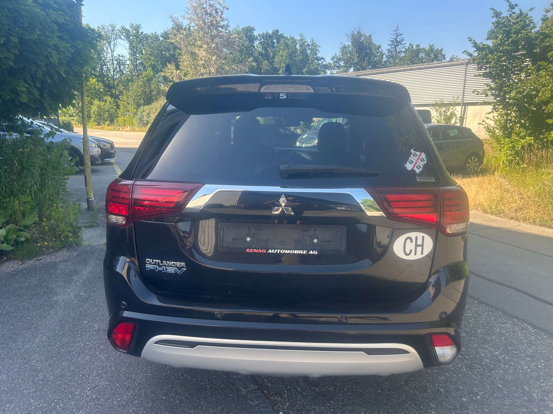MITSUBISHI Outlander 2.4 PHEV Value 4WD Automatic-image-4