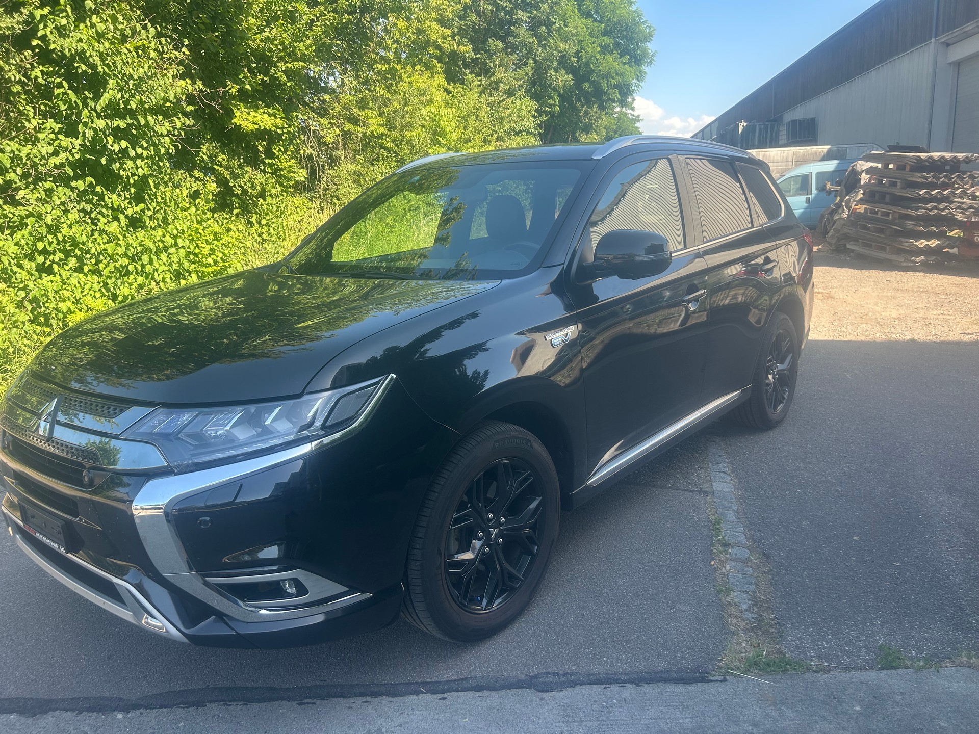 MITSUBISHI Outlander 2.4 PHEV Value 4WD Automatic-image-2