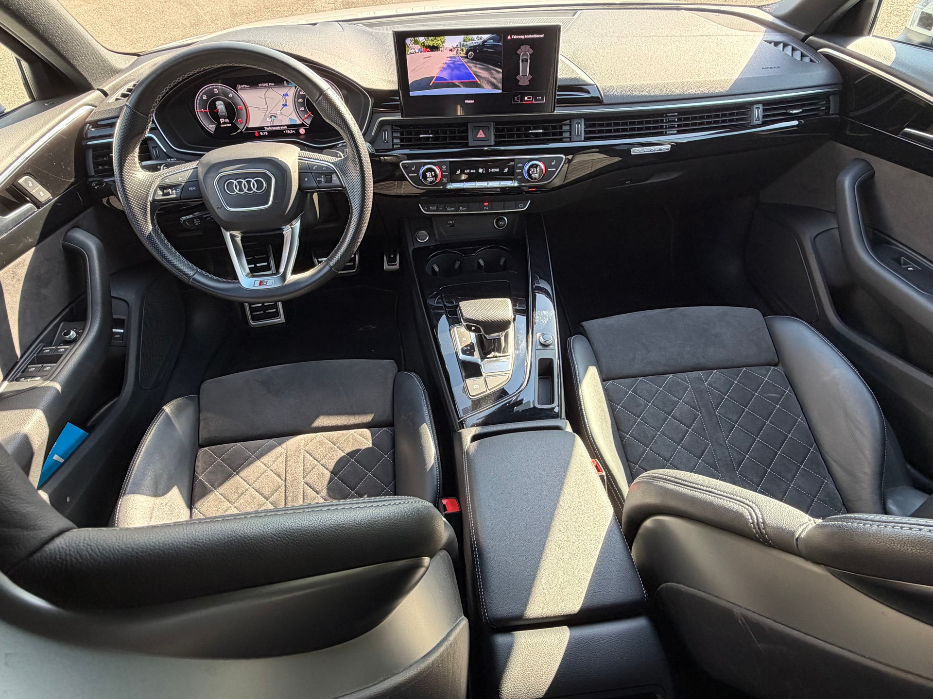 AUDI A4 Avant 40 TDI S line quattro S-tronic-image-1