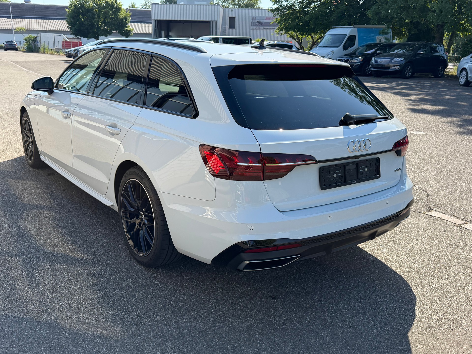 AUDI A4 Avant 40 TDI S line quattro S-tronic-image-5