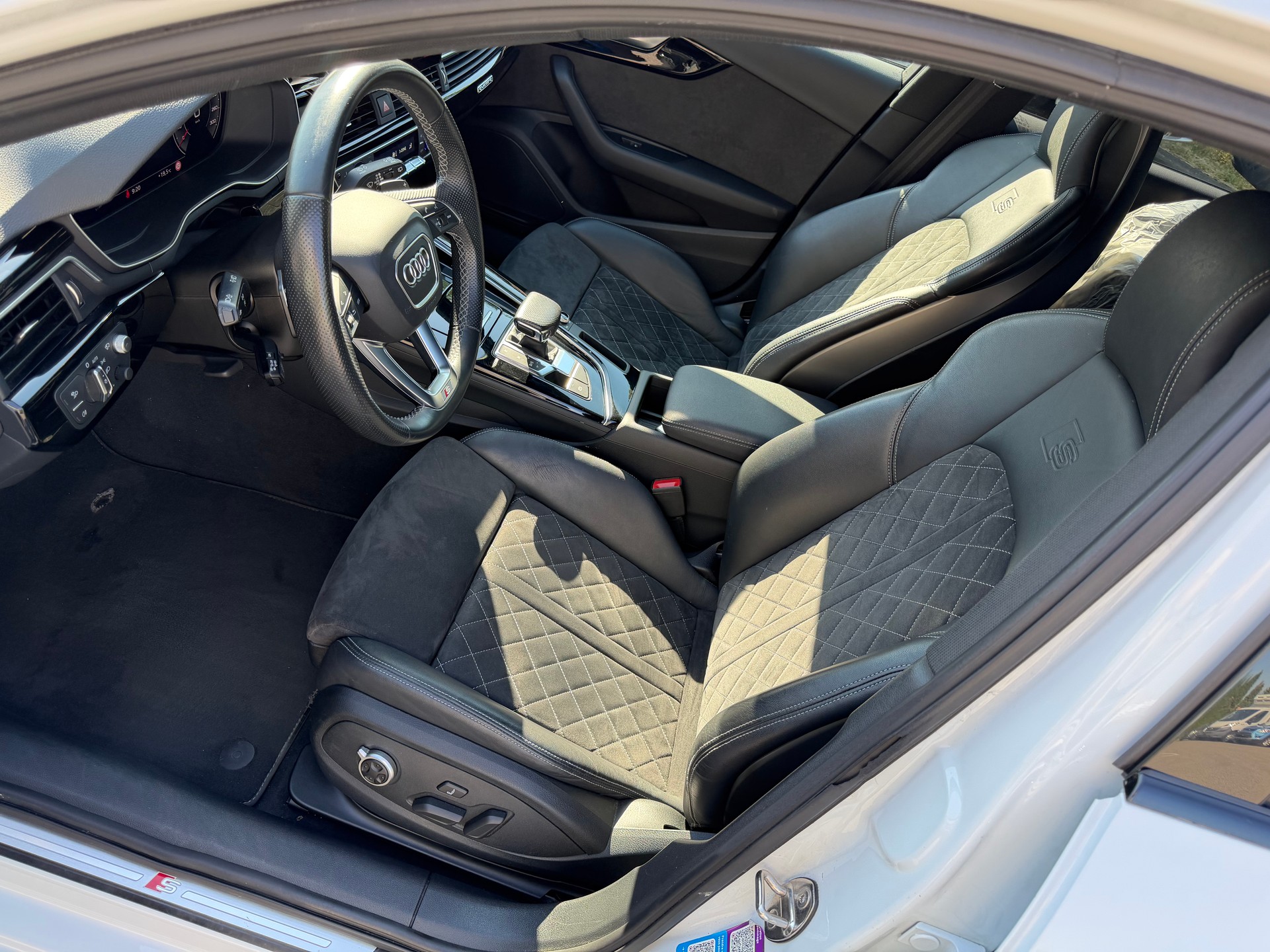 AUDI A4 Avant 40 TDI S line quattro S-tronic-image-6