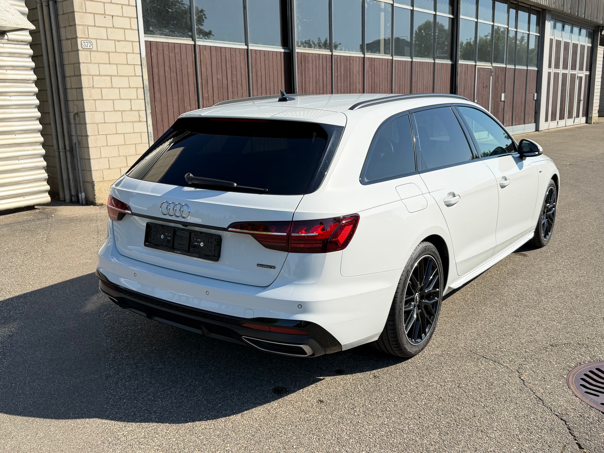 AUDI A4 Avant 40 TDI S line quattro S-tronic-image-4