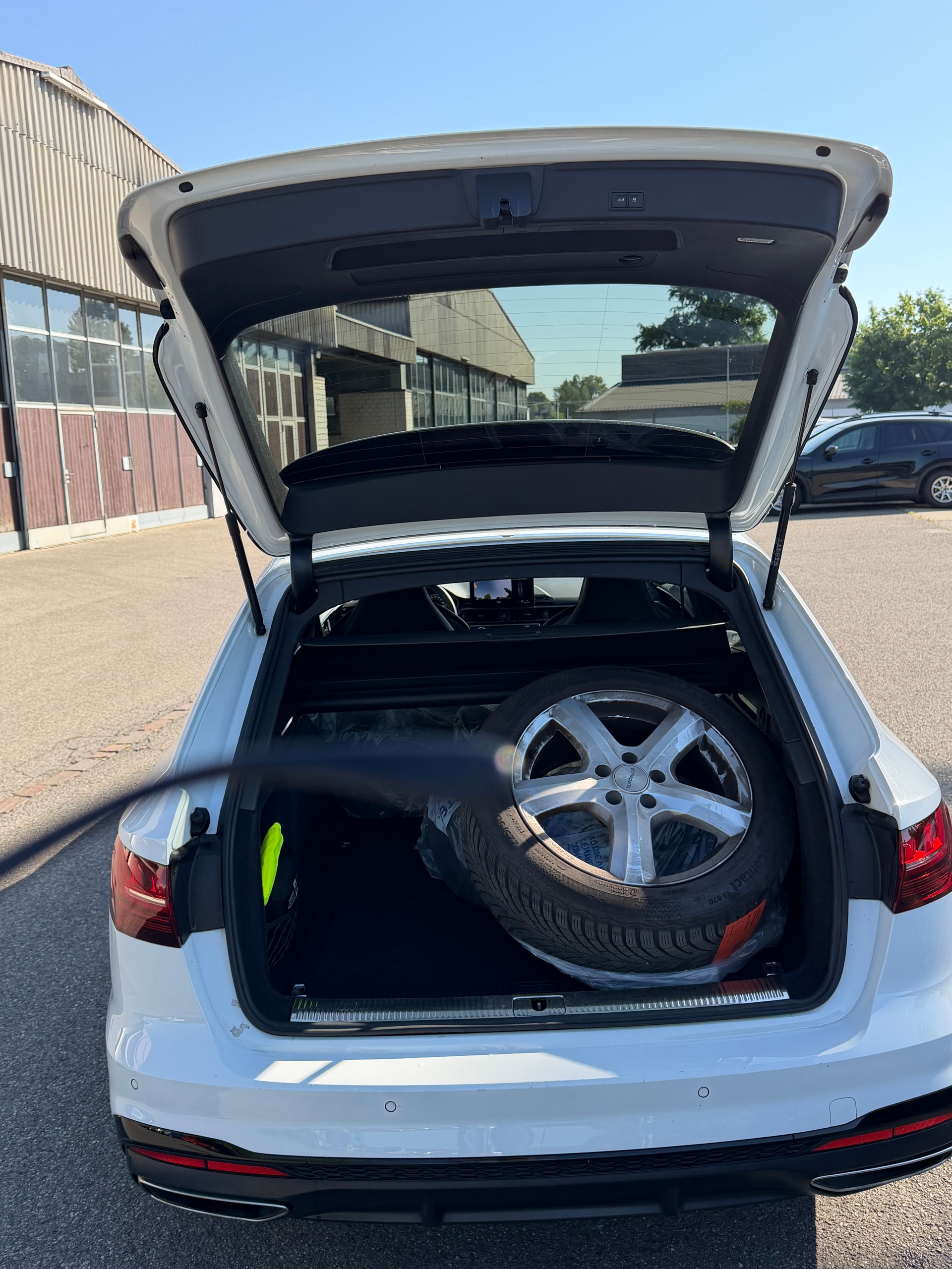 AUDI A4 Avant 40 TDI S line quattro S-tronic-image-12