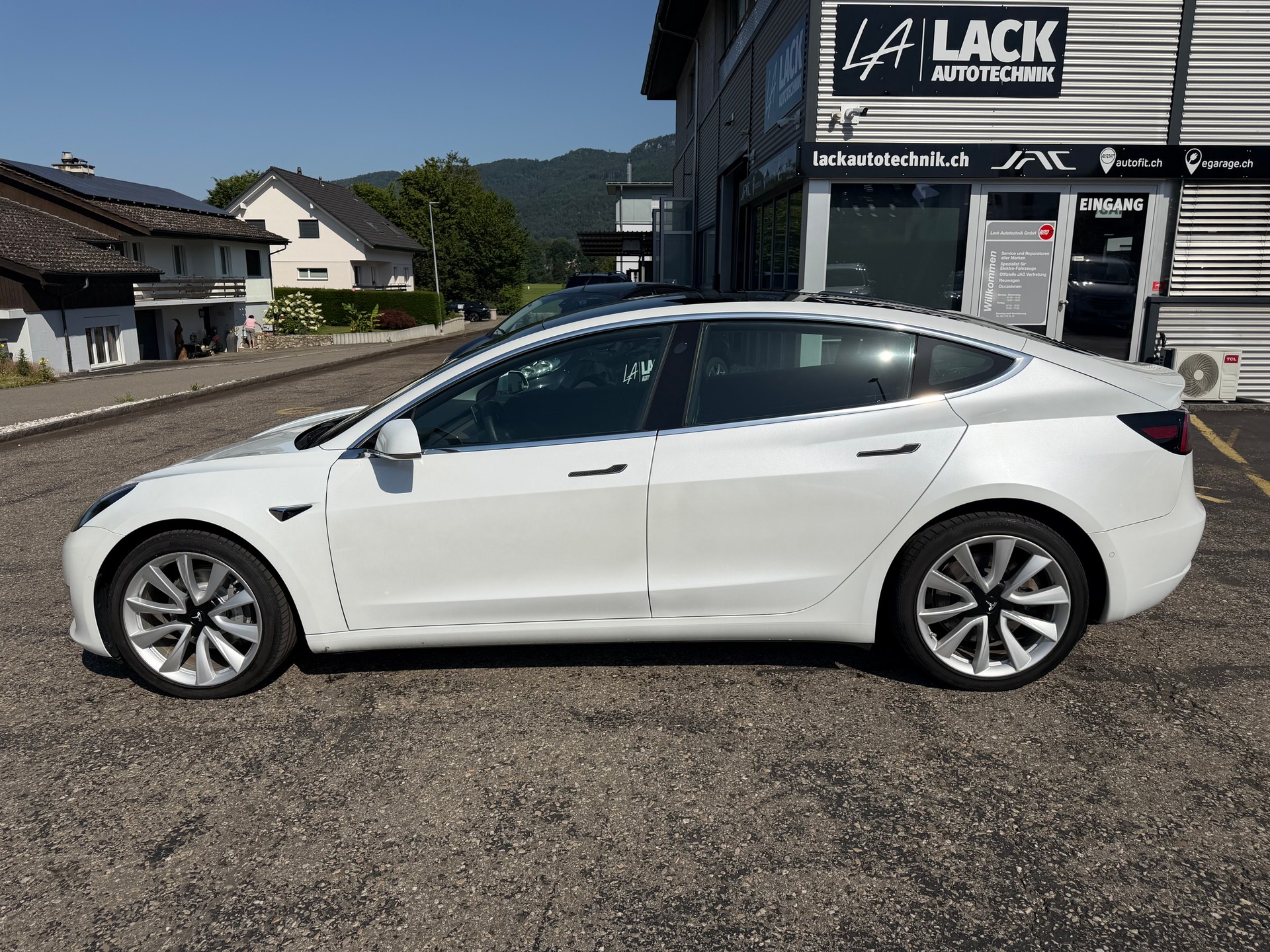 TESLA Model 3 Long Range Dual Motor AWD-image-10