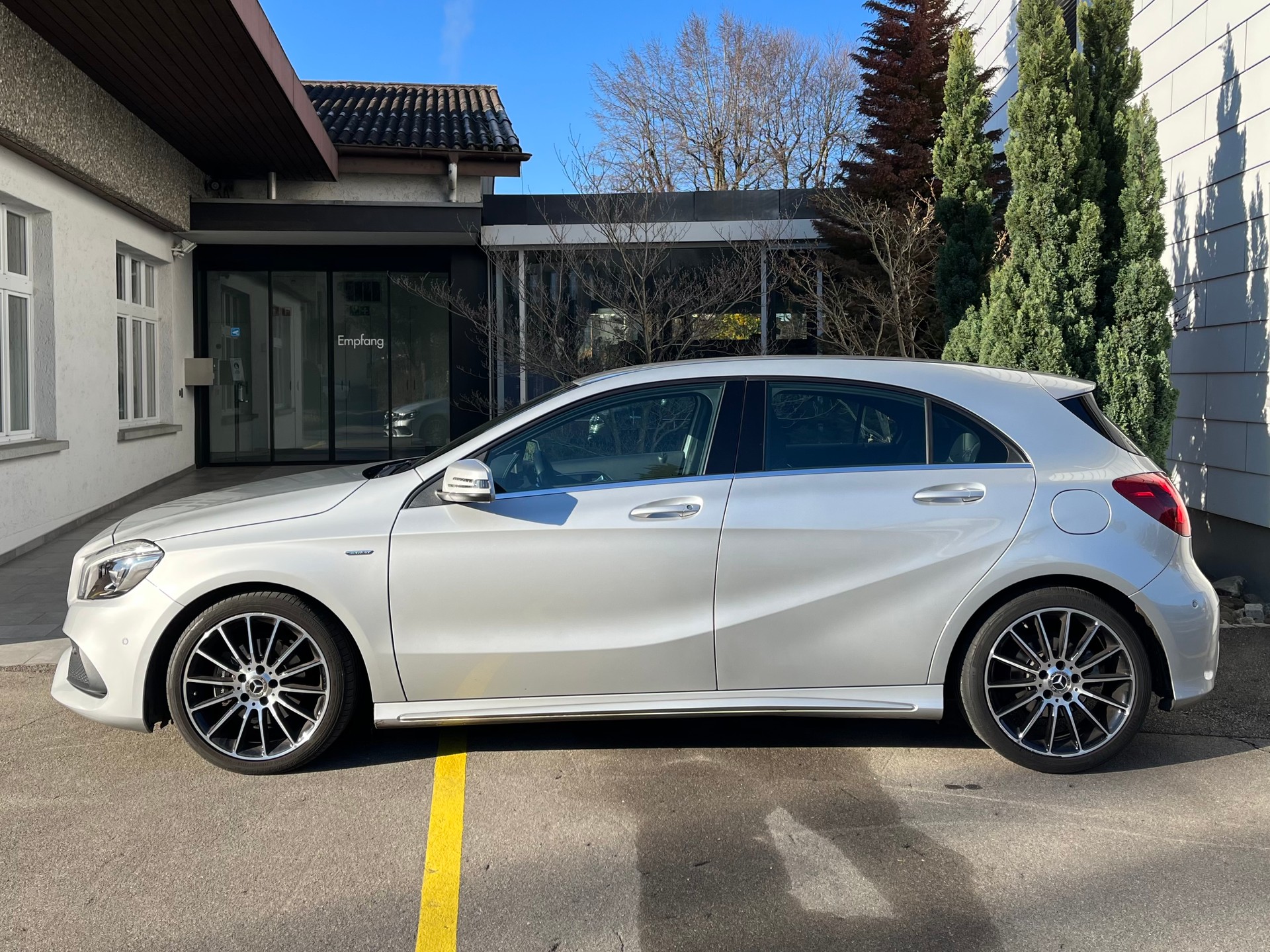 MERCEDES-BENZ A 180 CDI AMG Line 7G-DCT *Top-Zustand*-image-4