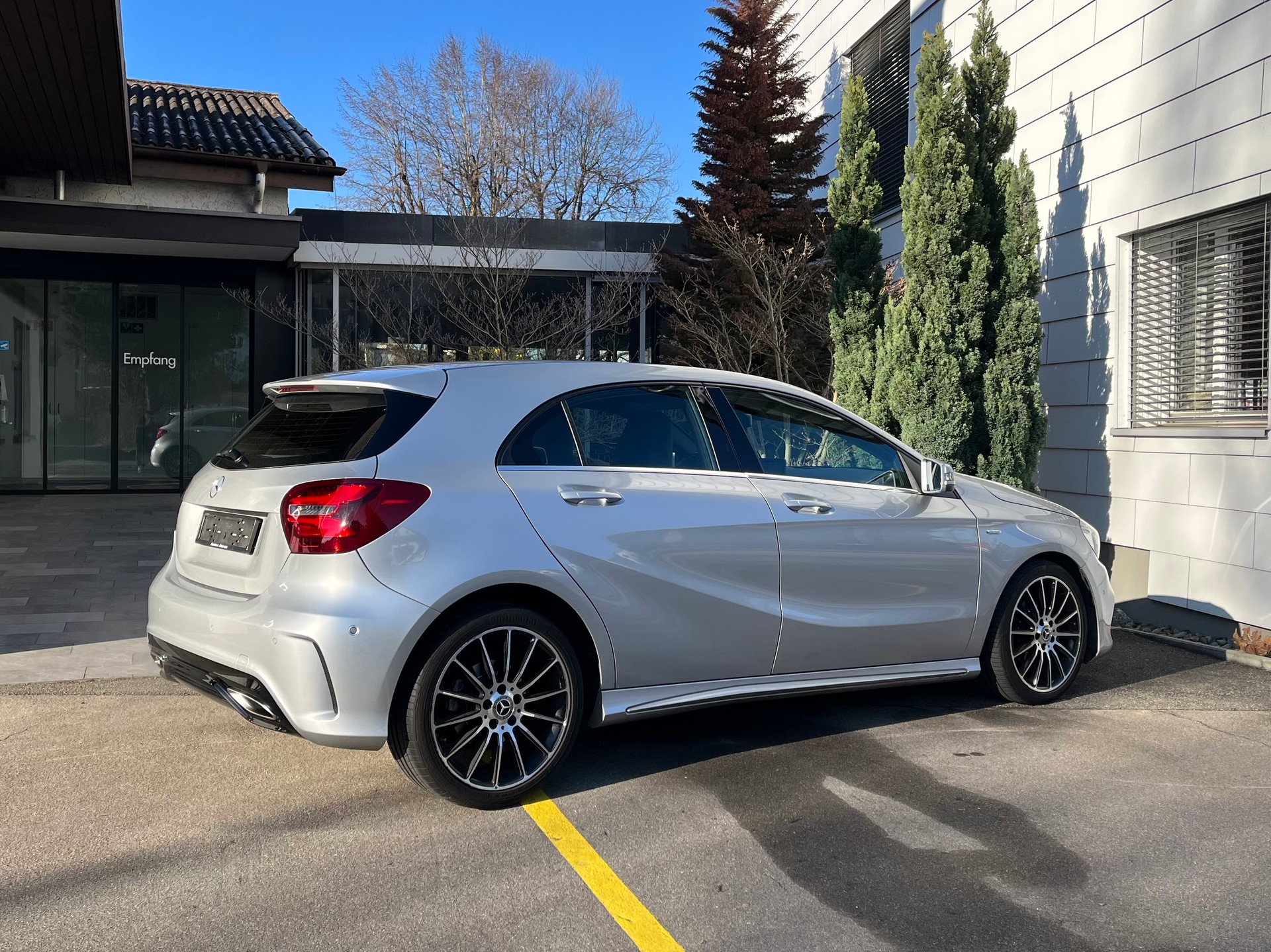 MERCEDES-BENZ A 180 CDI AMG Line 7G-DCT *Top-Zustand*-image-2