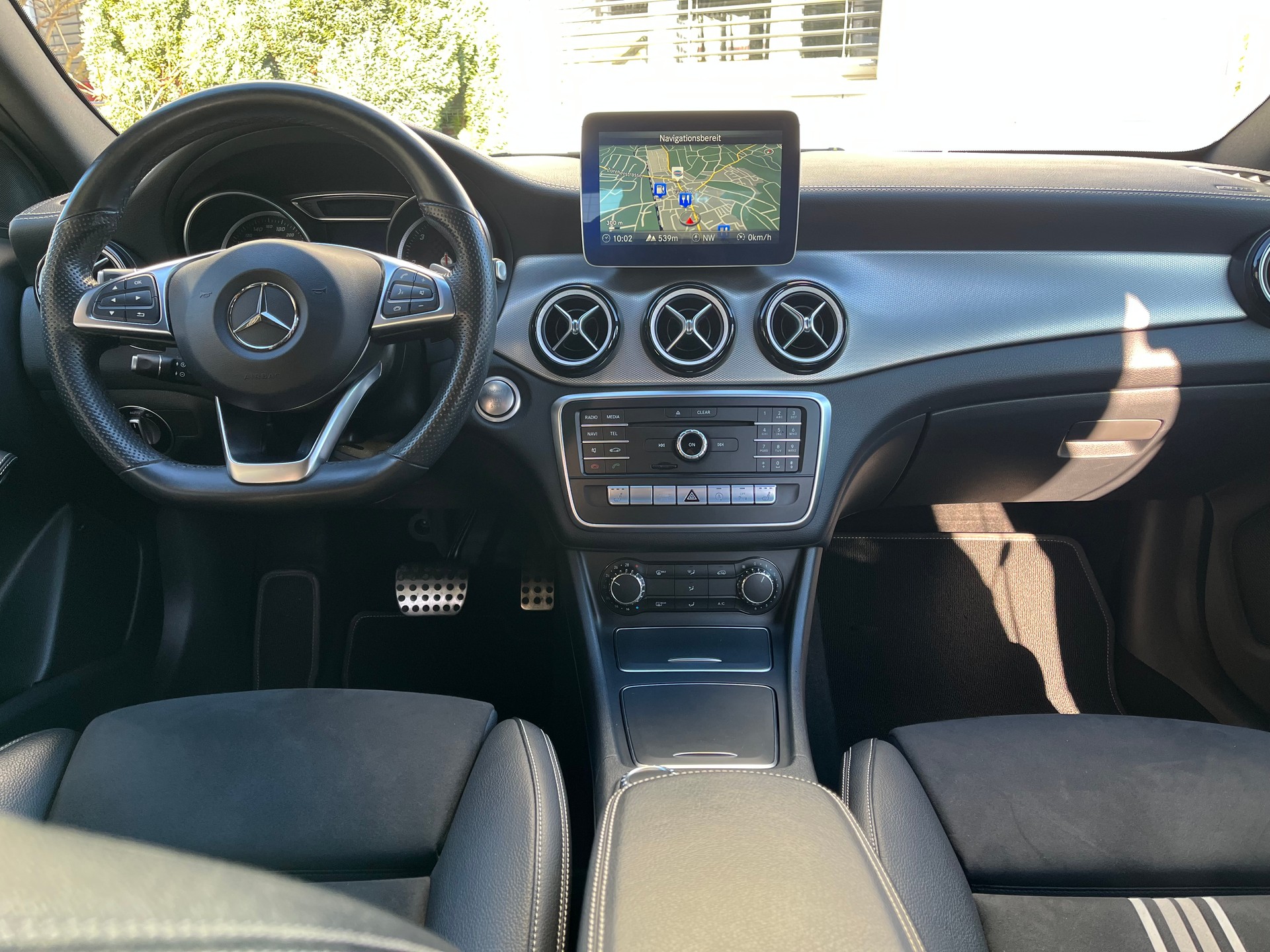 MERCEDES-BENZ A 180 CDI AMG Line 7G-DCT *Top-Zustand*-image-7