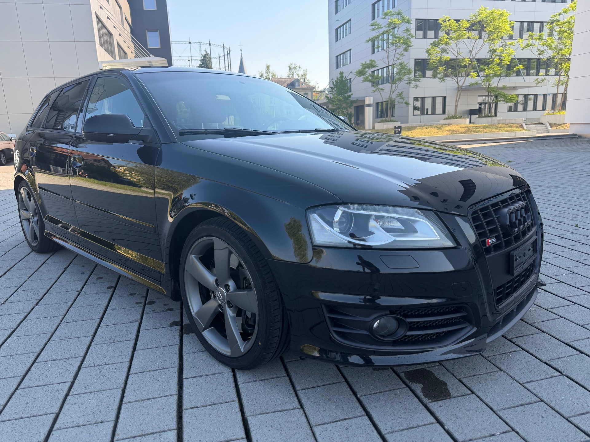 AUDI S3 Sportback 2.0 TFSI quattro-image-2