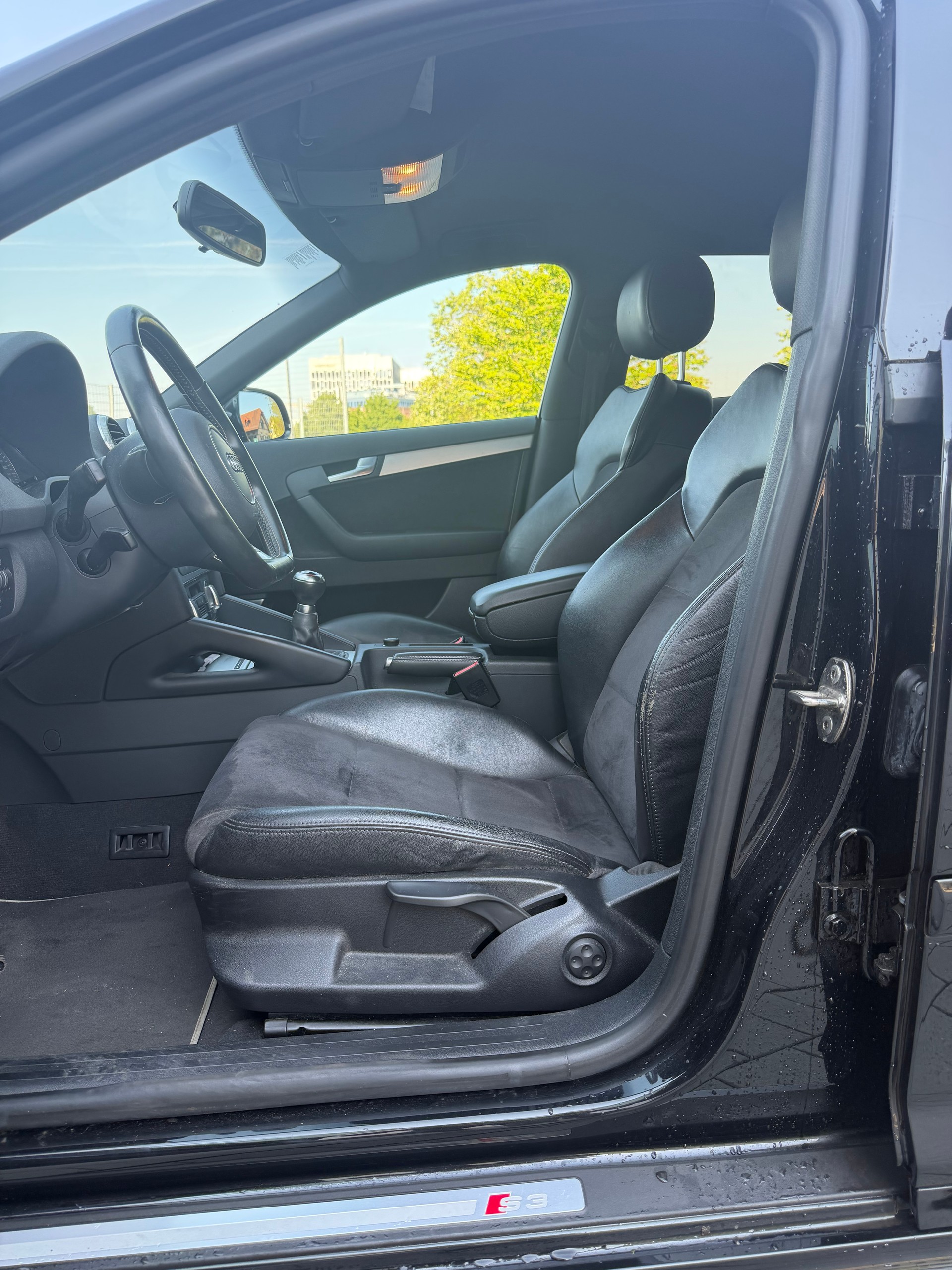 AUDI S3 Sportback 2.0 TFSI quattro-image-10