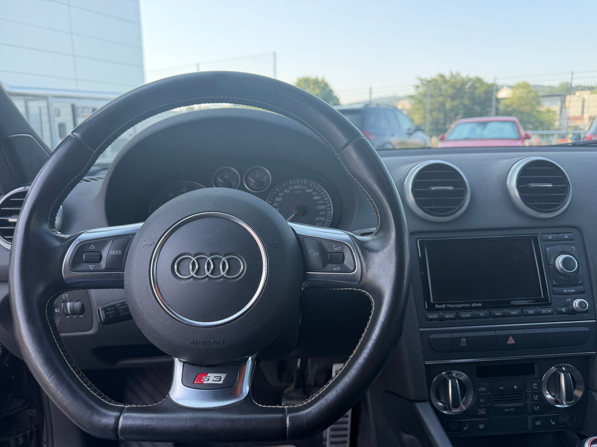 AUDI S3 Sportback 2.0 TFSI quattro-image-11