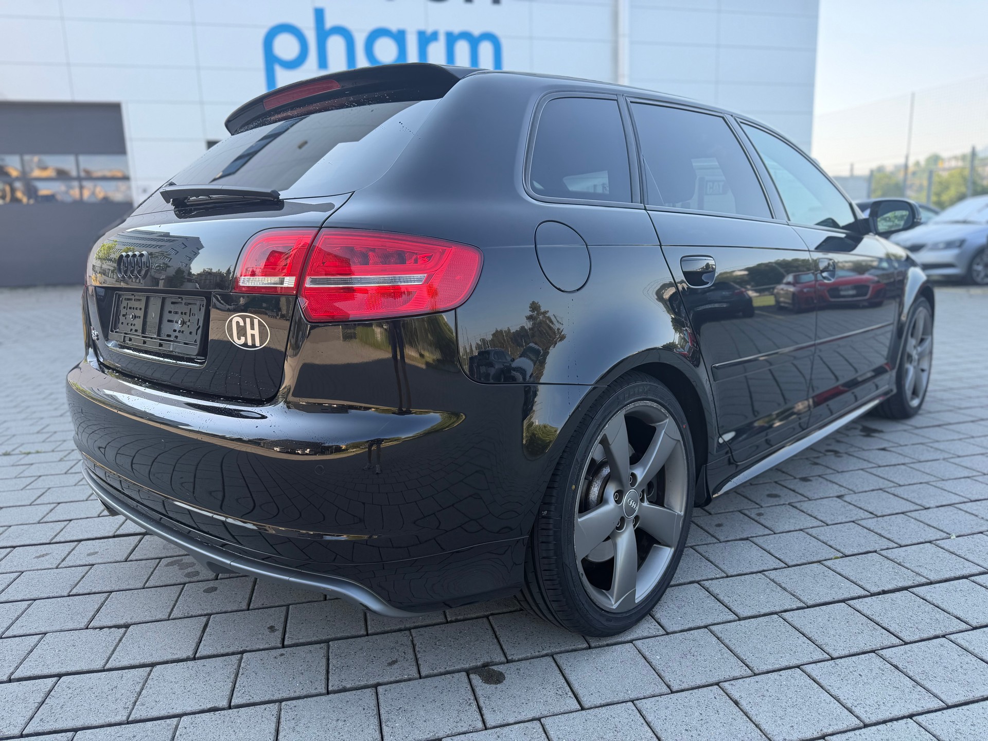 AUDI S3 Sportback 2.0 TFSI quattro-image-3