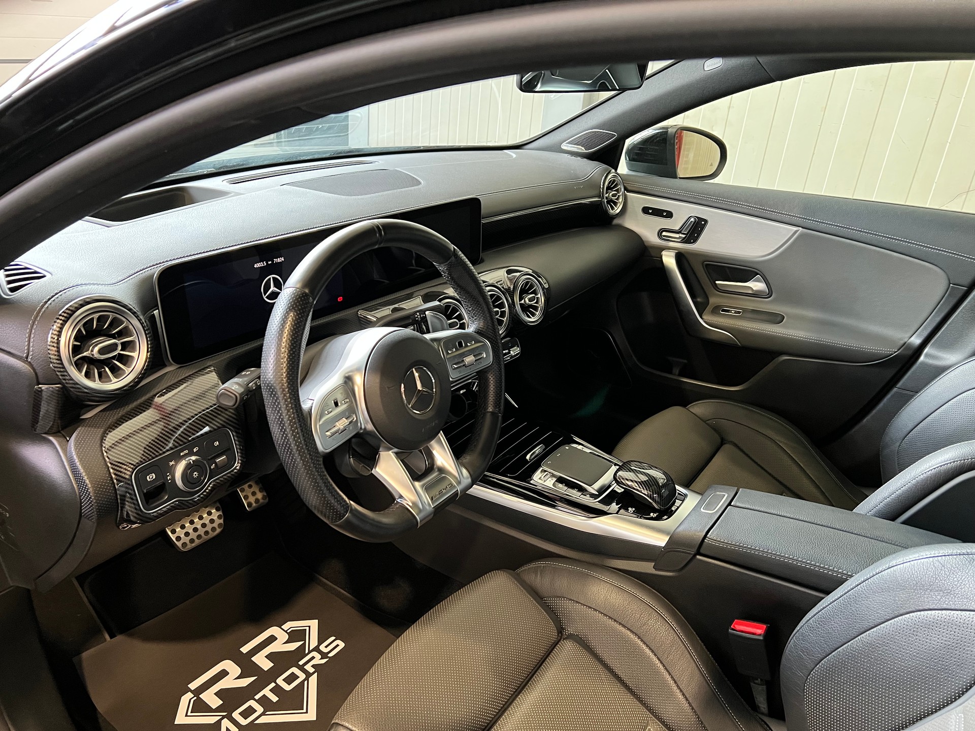 MERCEDES-BENZ A 35 AMG 4Matic Speedshift-image-12