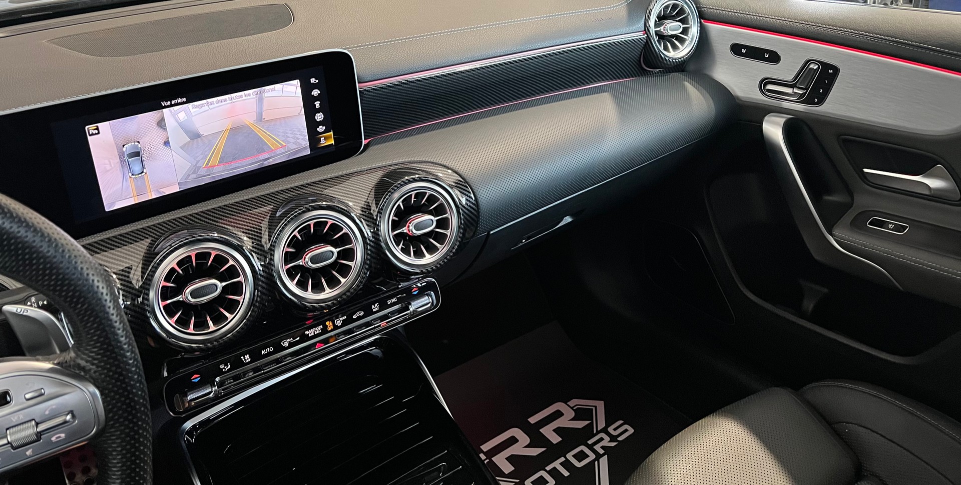 MERCEDES-BENZ A 35 AMG 4Matic Speedshift-image-7