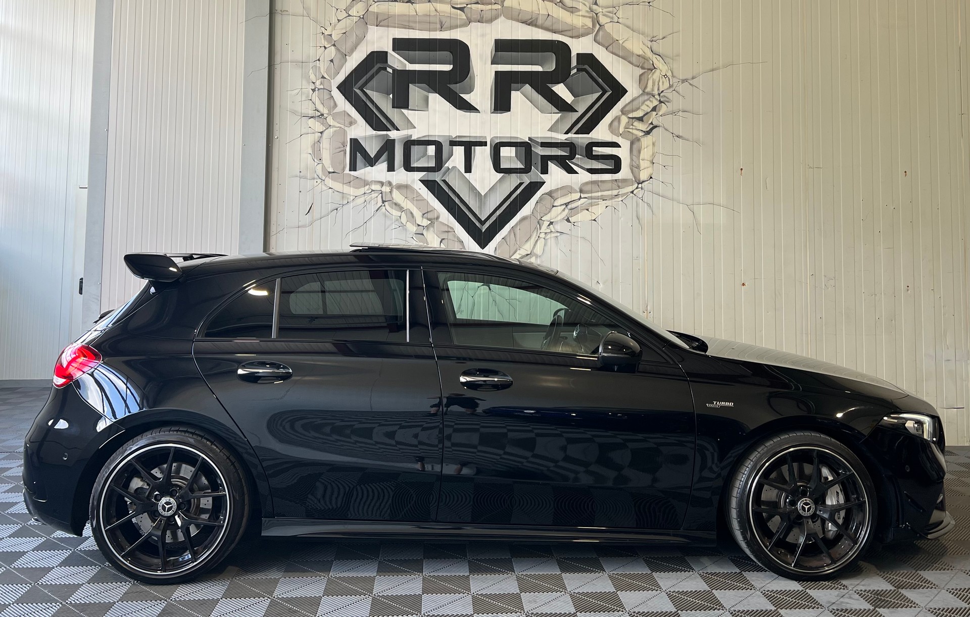 MERCEDES-BENZ A 35 AMG 4Matic Speedshift-image-4