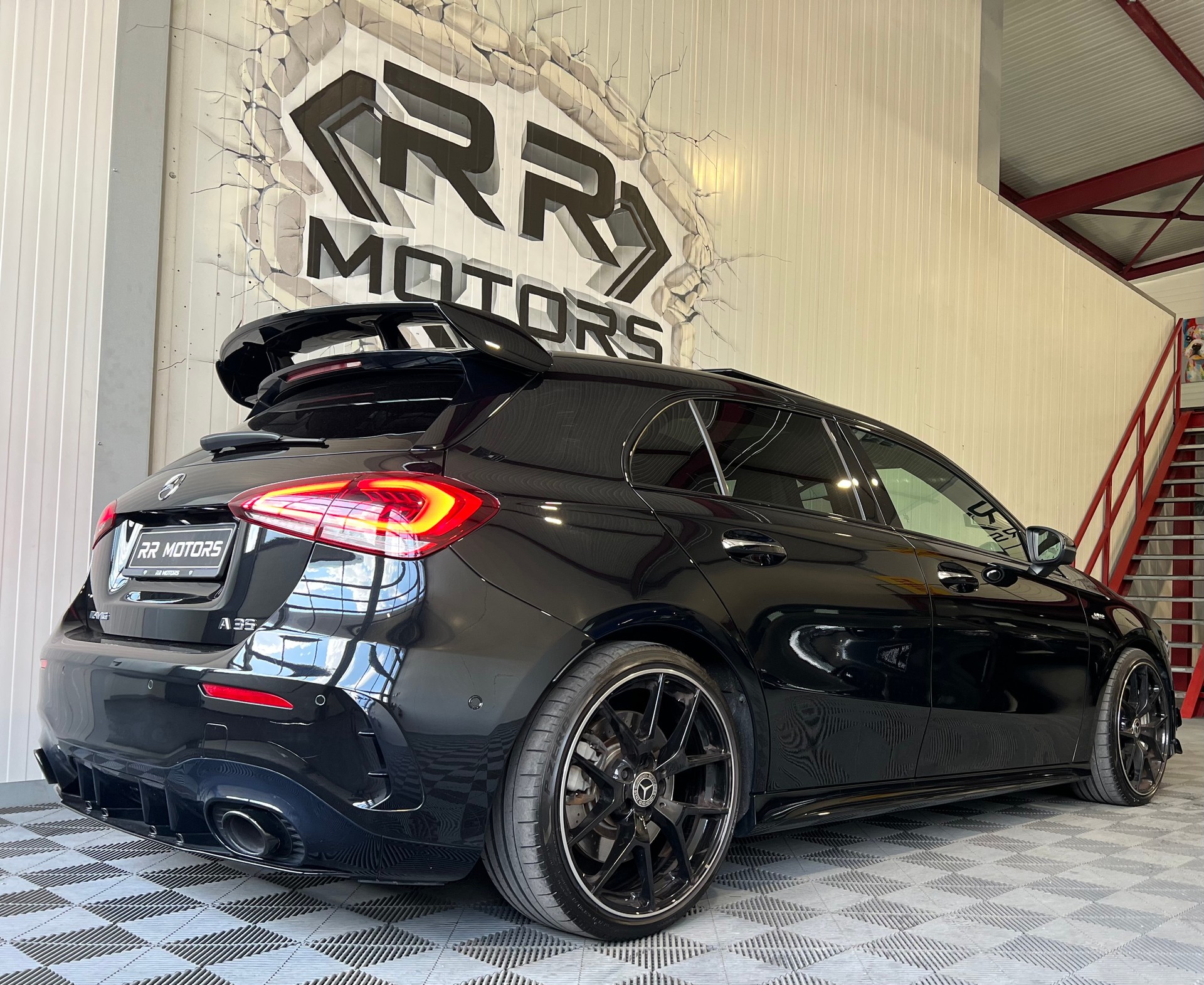 MERCEDES-BENZ A 35 AMG 4Matic Speedshift-image-3