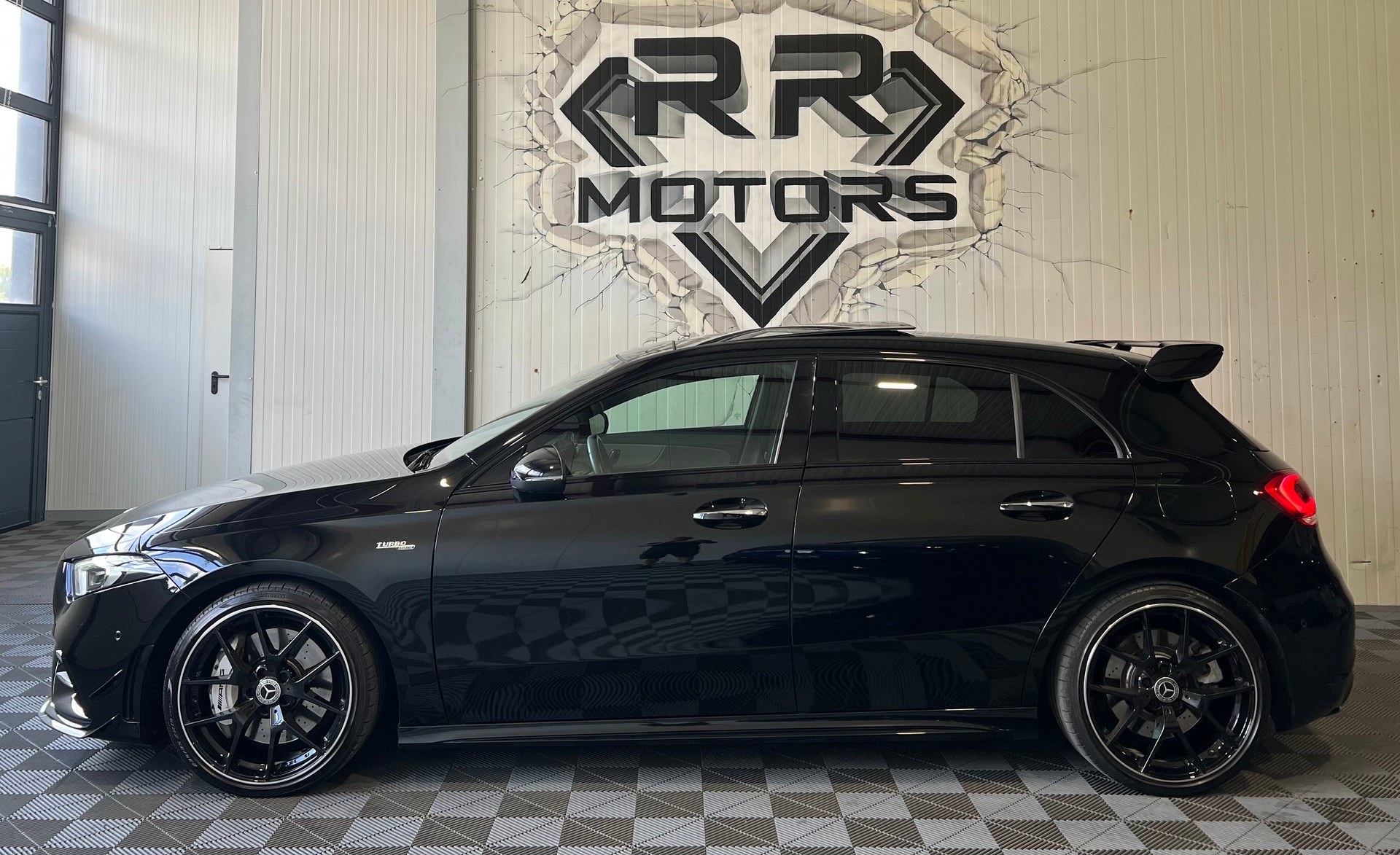 MERCEDES-BENZ A 35 AMG 4Matic Speedshift-image-1