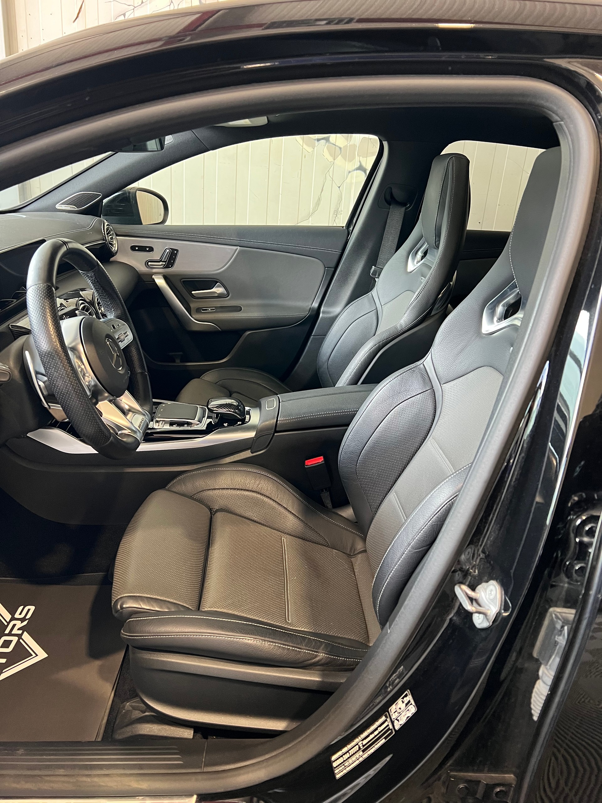 MERCEDES-BENZ A 35 AMG 4Matic Speedshift-image-13