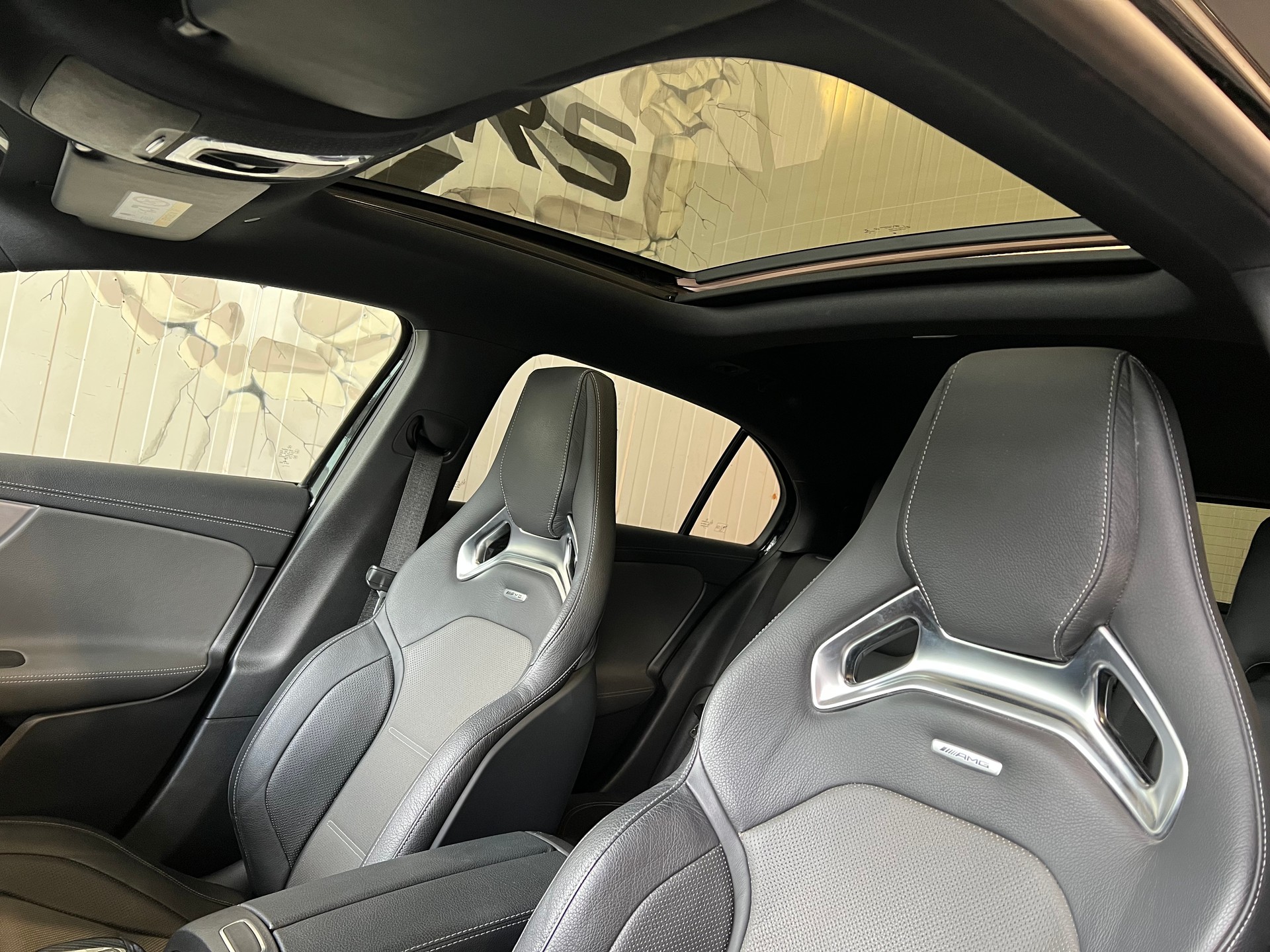 MERCEDES-BENZ A 35 AMG 4Matic Speedshift-image-14