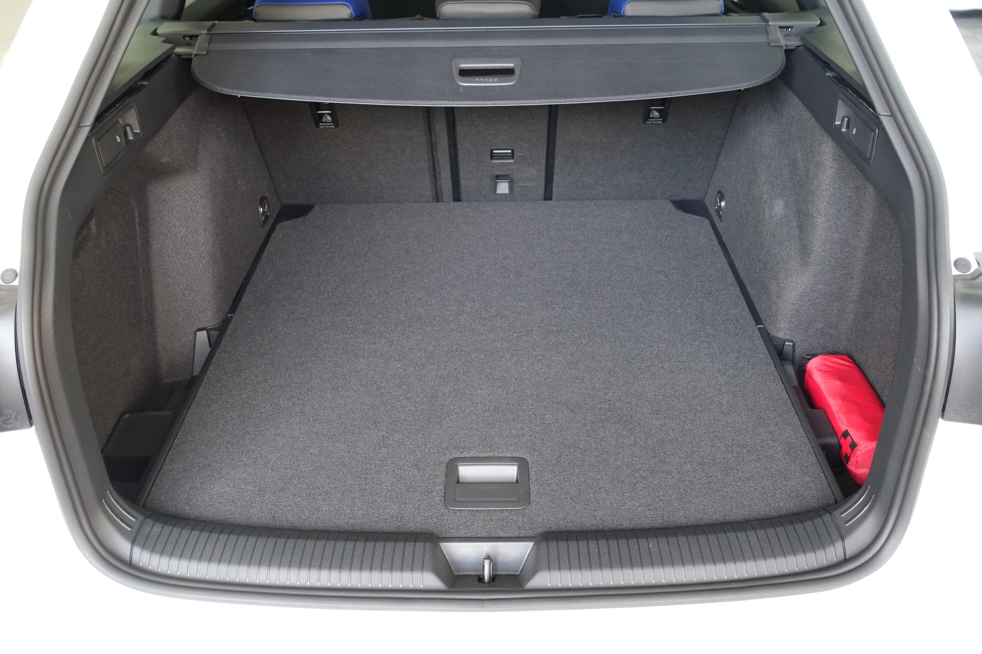 VW Golf Variant 2.0 TSI R DSG 4motion-image-21