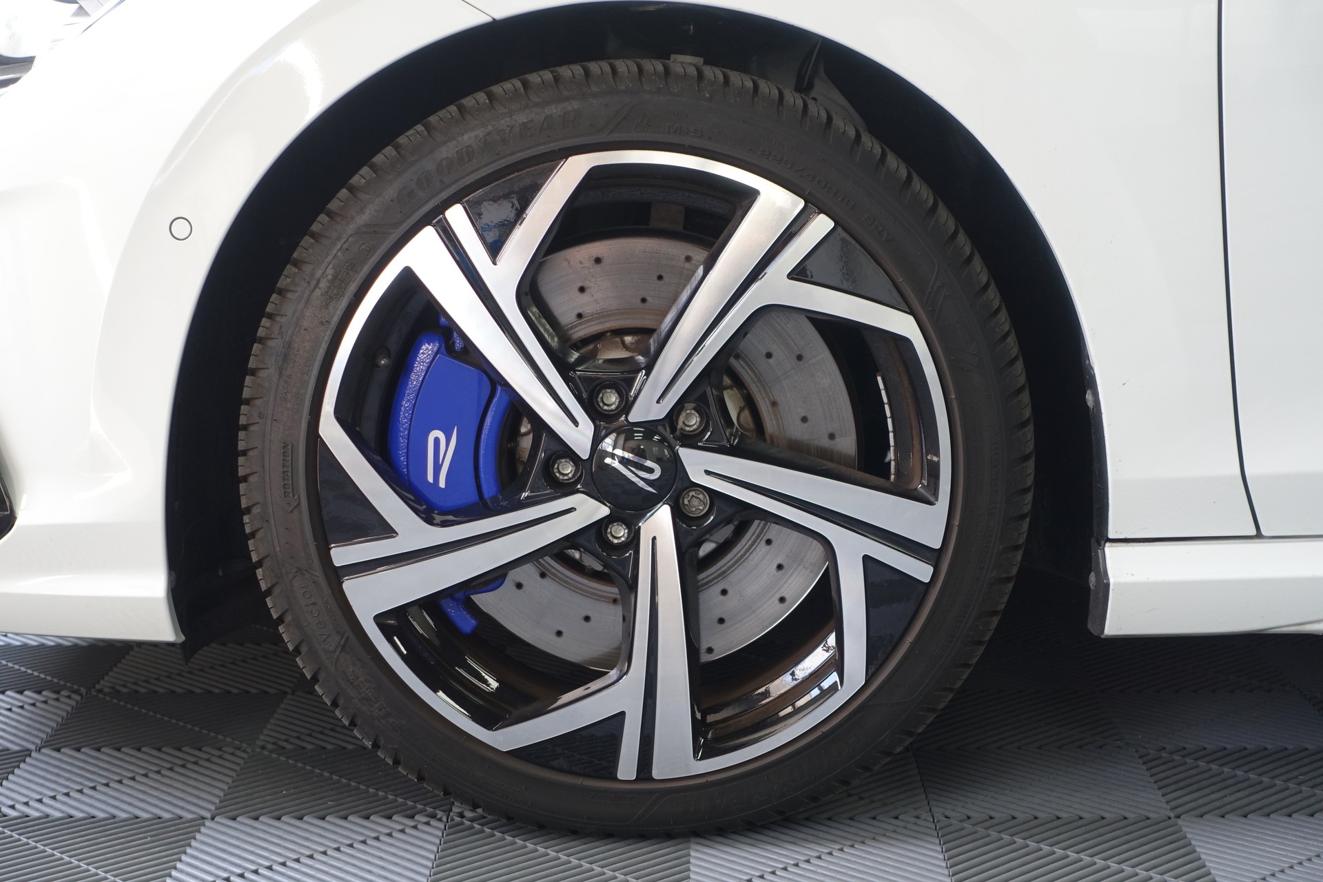 VW Golf Variant 2.0 TSI R DSG 4motion-image-8