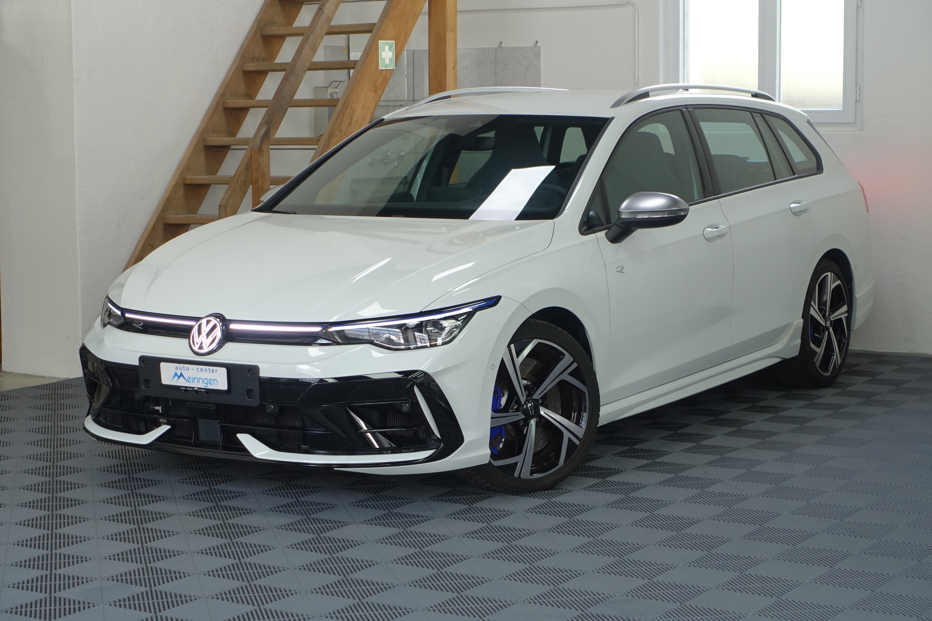 VW Golf Variant 2.0 TSI R DSG 4motion-image-0